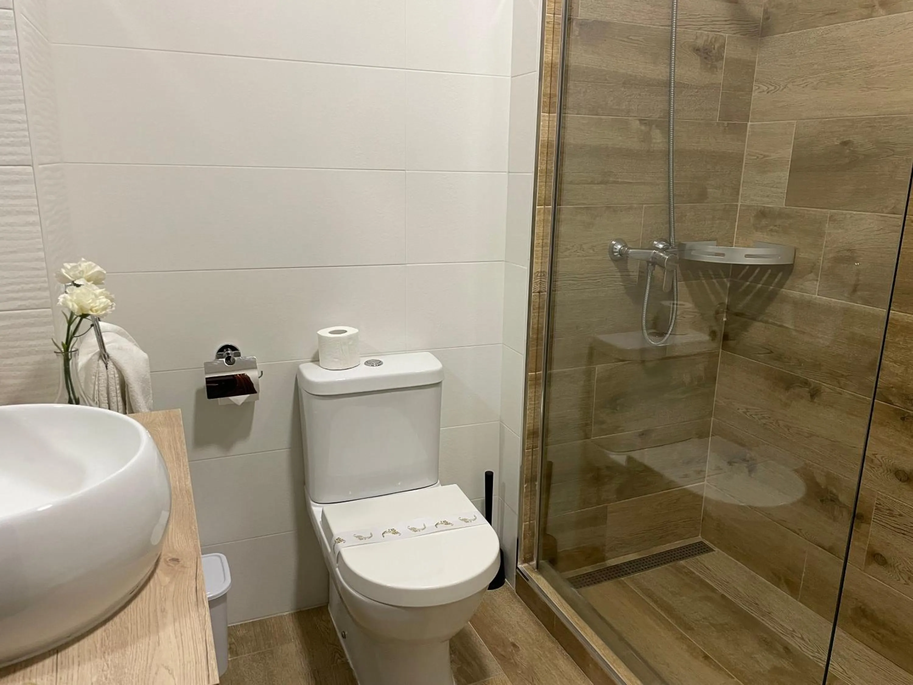 Shower in Hotel Playa de Sardiñeiro