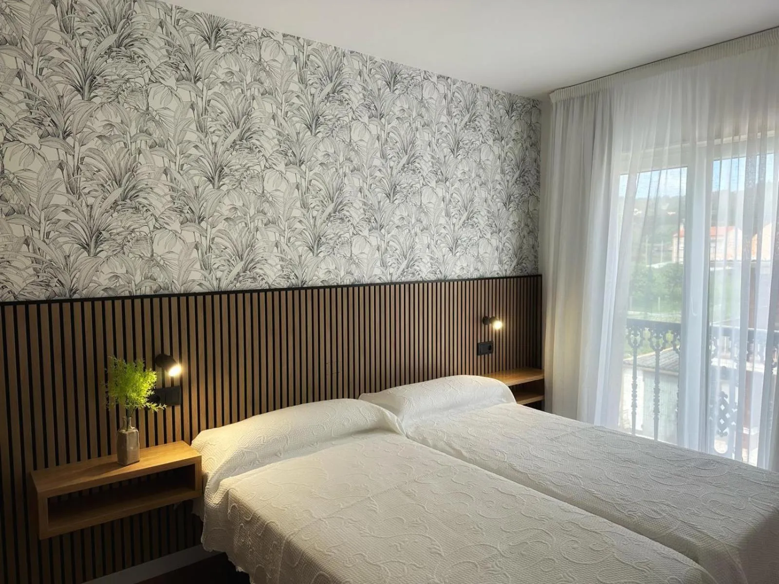 Photo of the whole room, Bed in Hotel Playa de Sardiñeiro