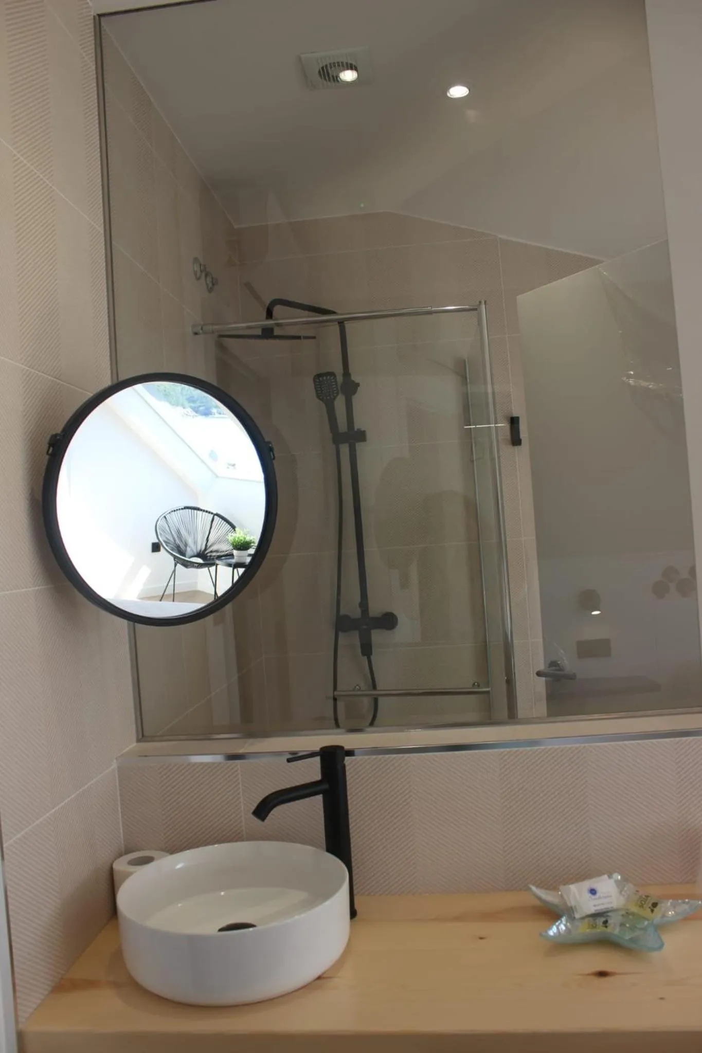 Toilet in Hotel Playa de Sardiñeiro