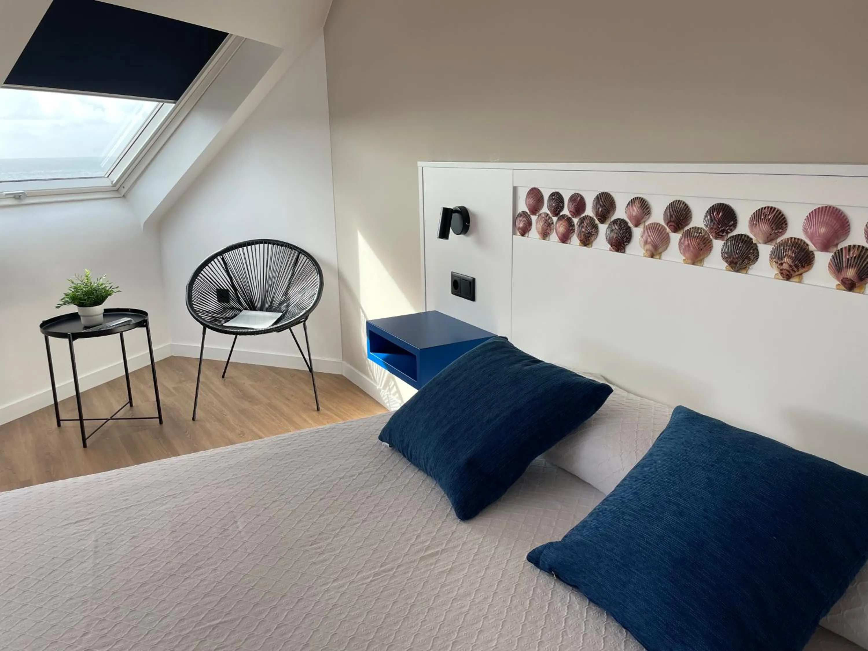 Photo of the whole room in Hotel Playa de Sardiñeiro