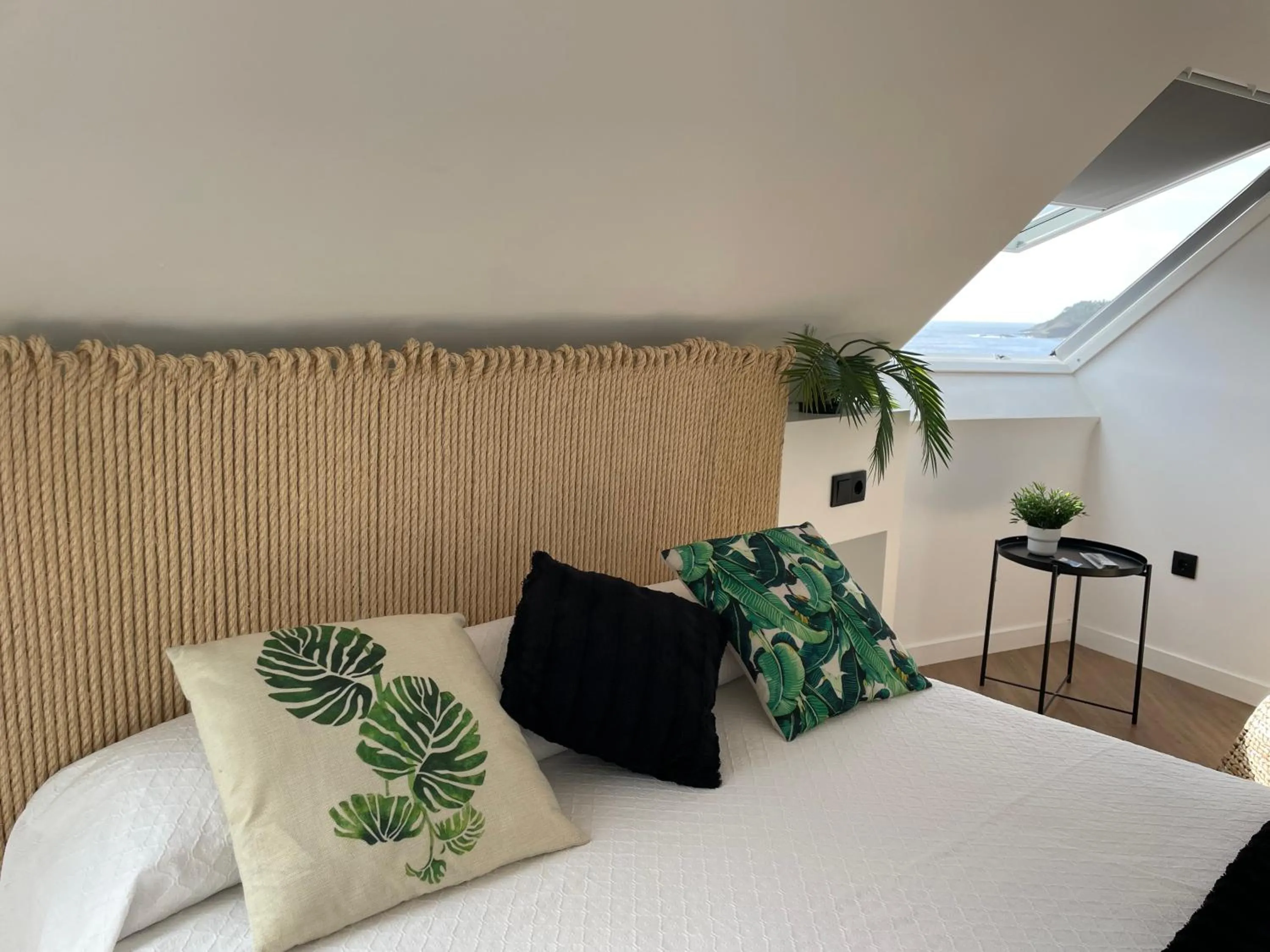 Bed in Hotel Playa de Sardiñeiro