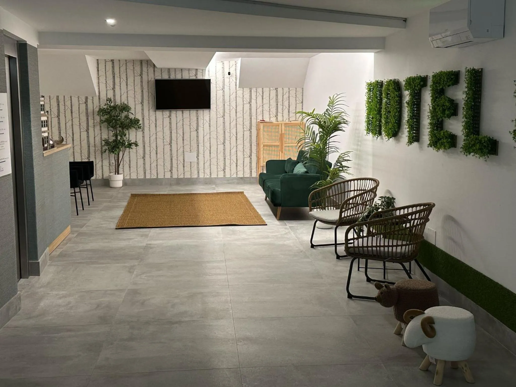 Communal lounge/ TV room in Hotel Playa de Sardiñeiro
