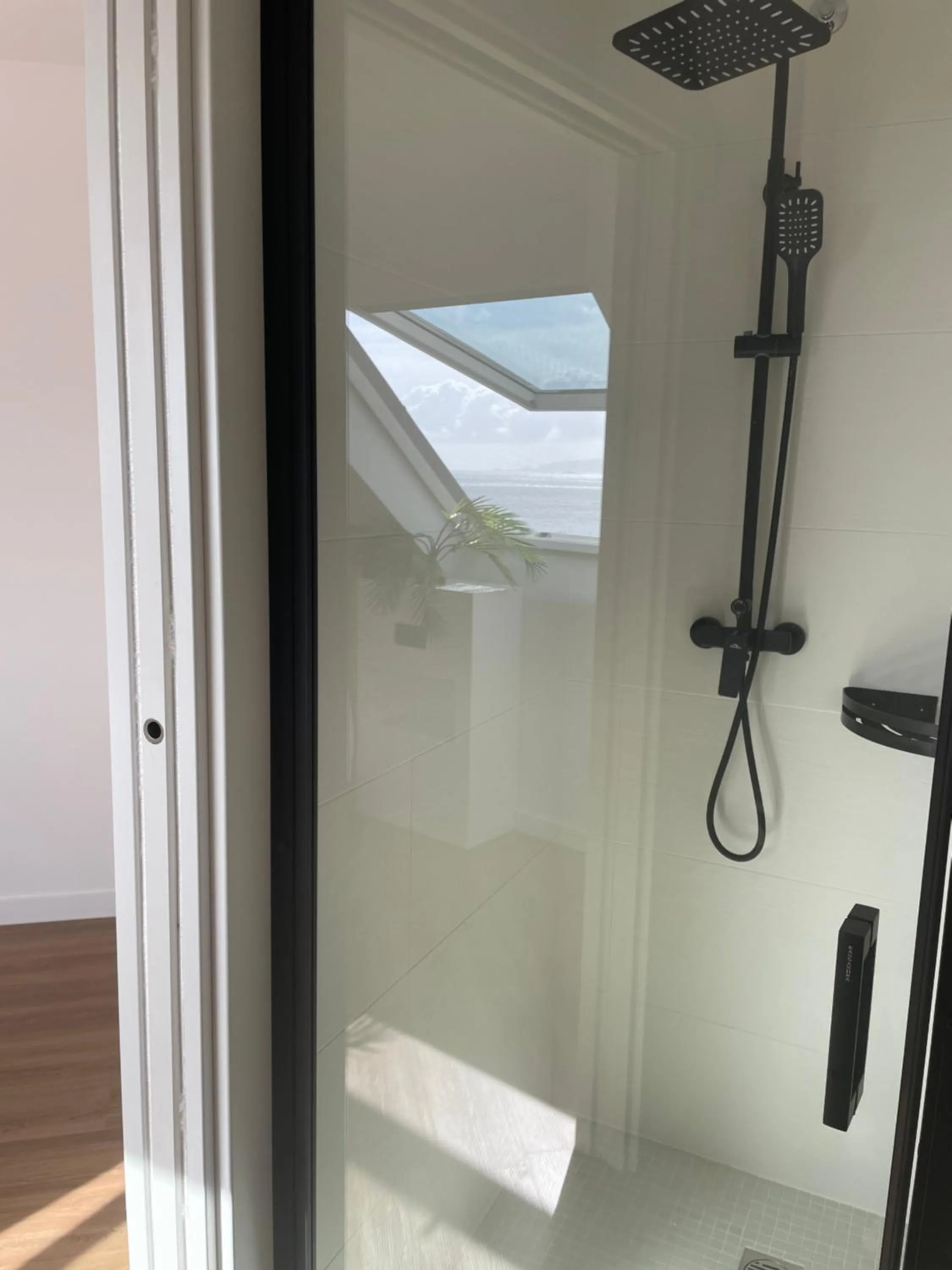 Shower in Hotel Playa de Sardiñeiro