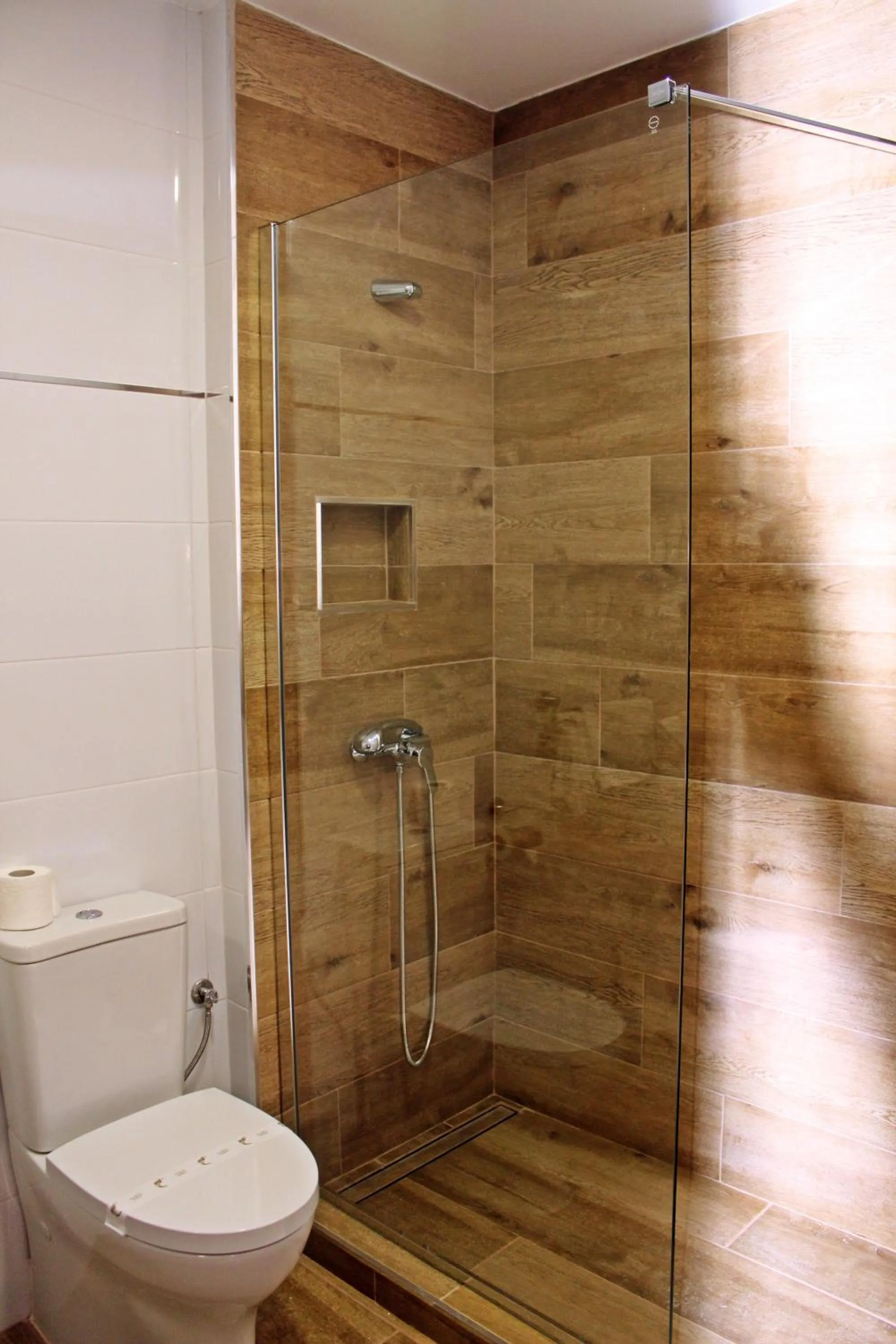 Shower in Hotel Playa de Sardiñeiro
