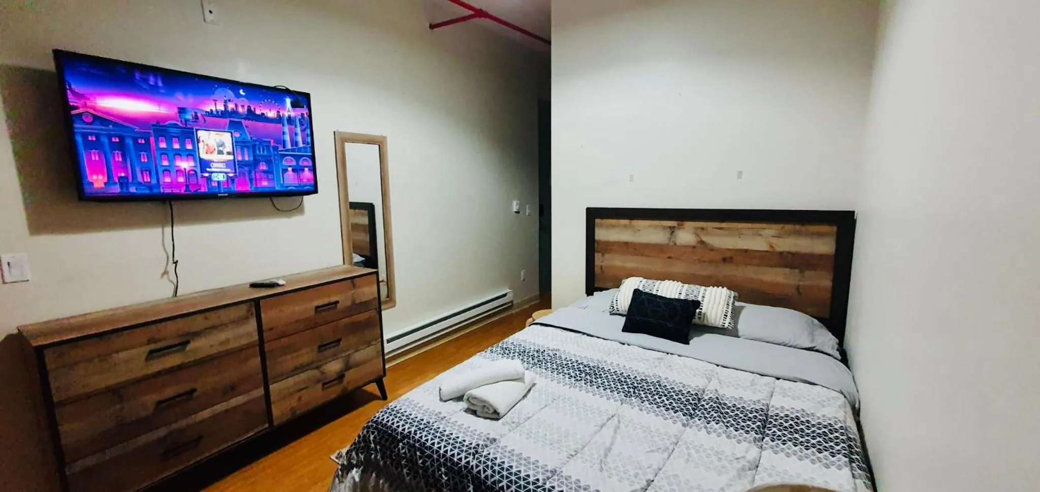 TV/Entertainment Center in Jazz on Columbus Circle Hostel