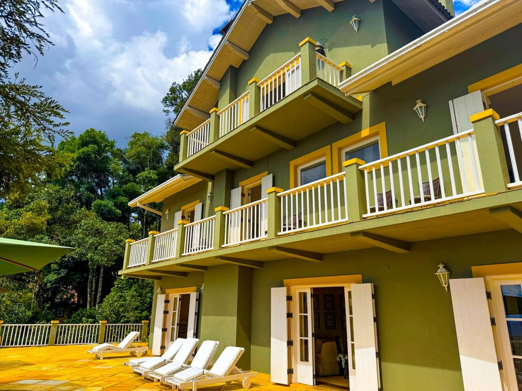 Property building in Villa Coração Guesthouse by Concavus