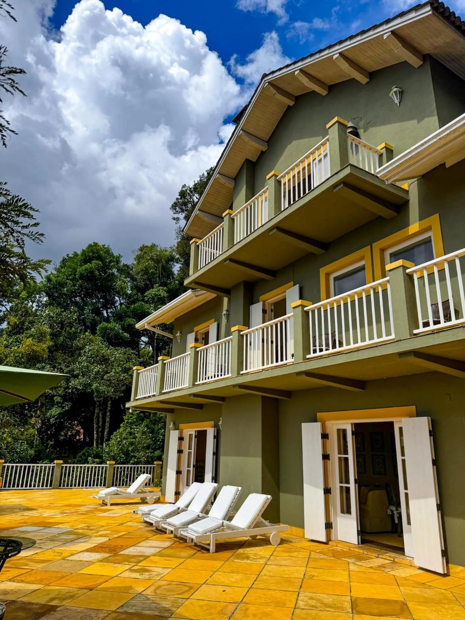 Property building in Villa Coração Guesthouse by Concavus