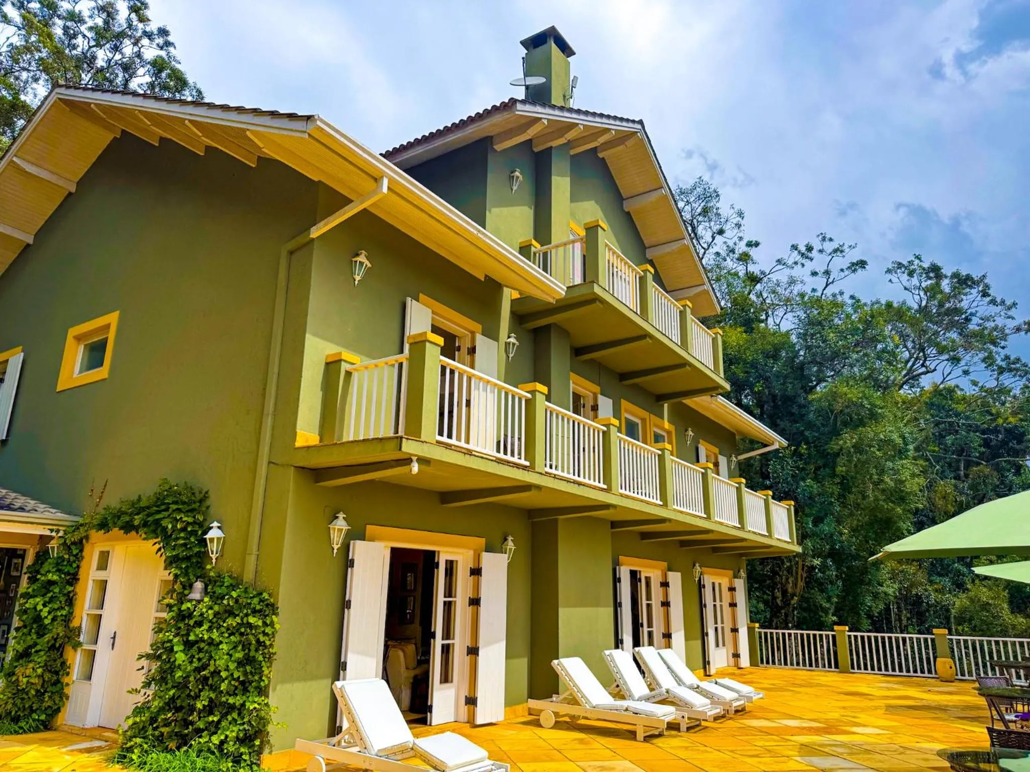 Property building in Villa Coração Guesthouse by Concavus