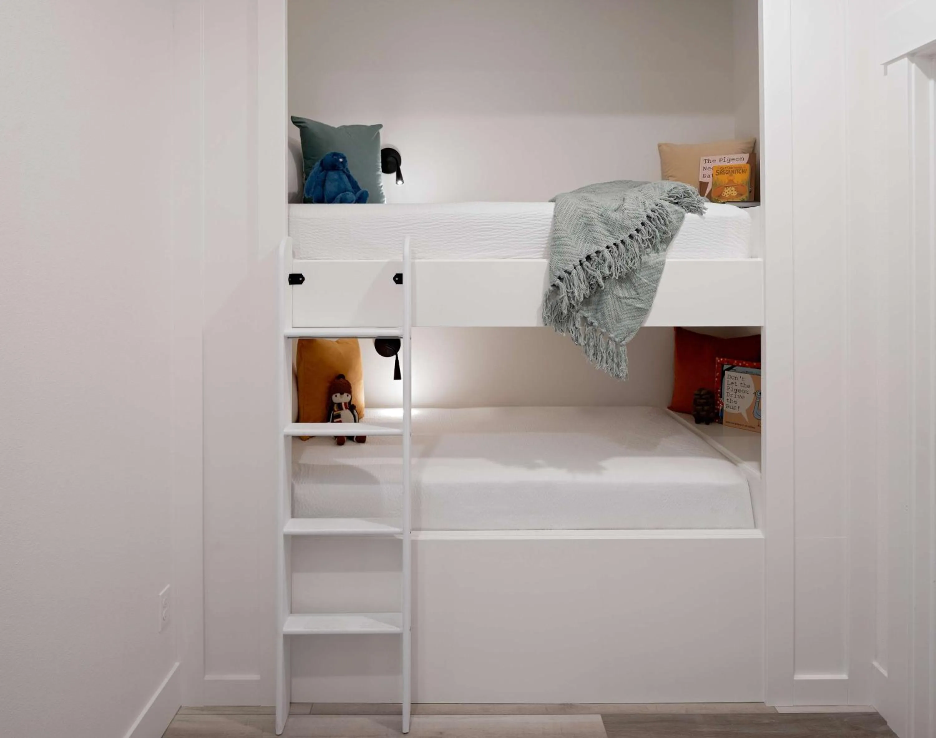 Photo of the whole room, Bed in Suncadia Resort