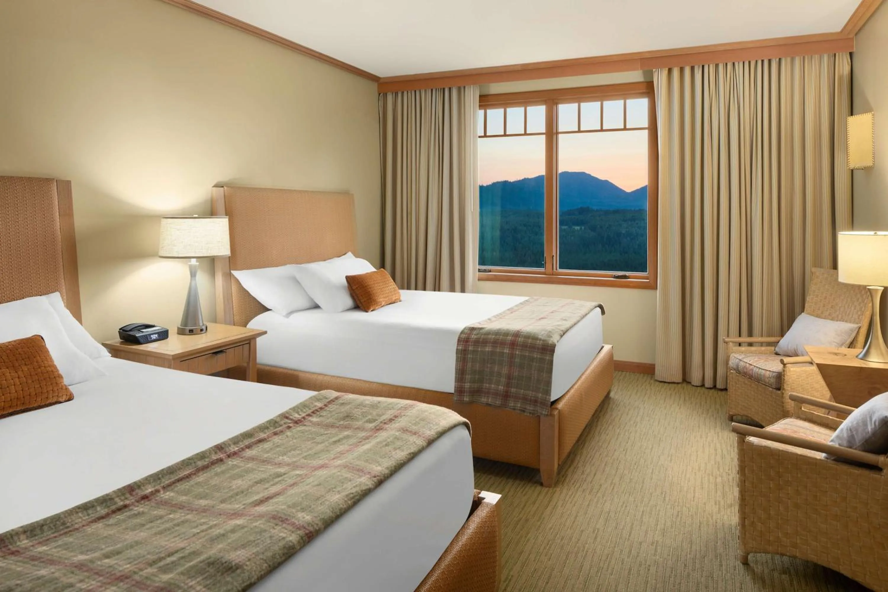 Photo of the whole room, Bed in Suncadia Resort