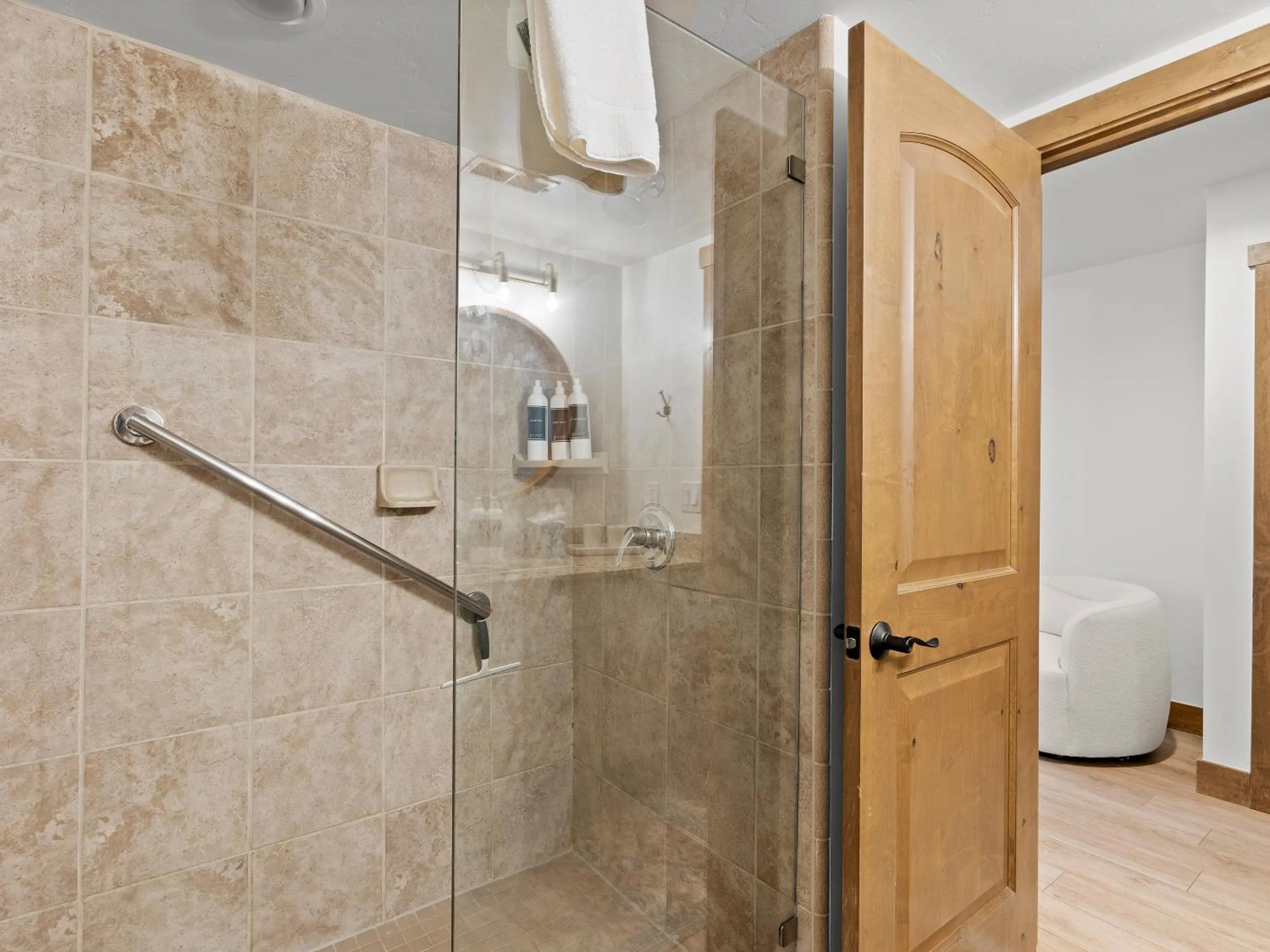Shower in Jupiter Inn