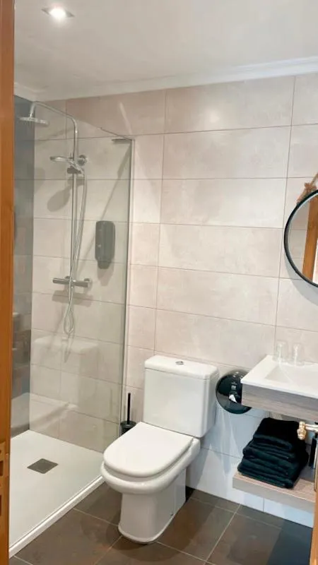 Shower in Casa Pazos, Pedrafita do Cebreiro