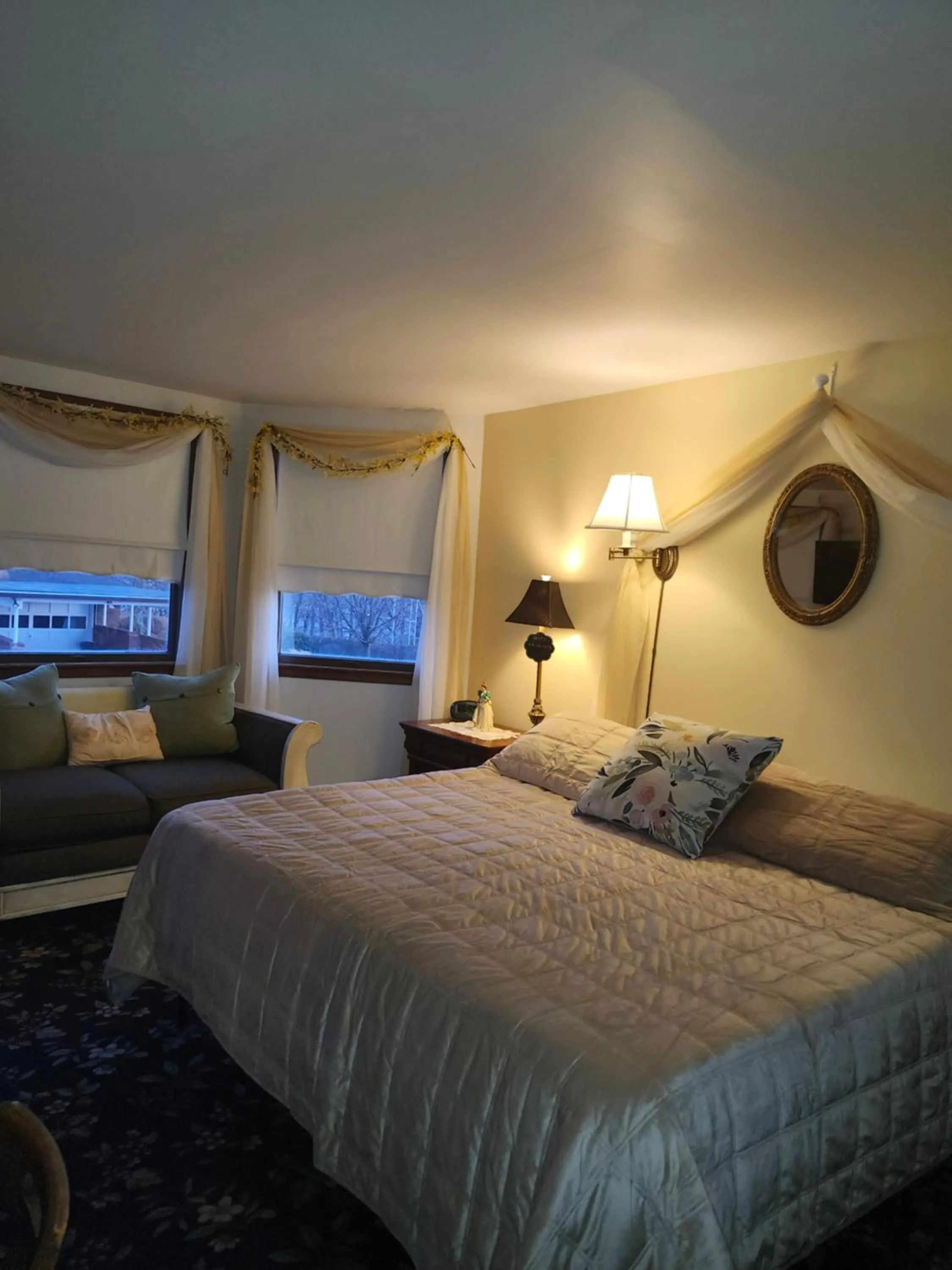 Bed in The White Birch Inn