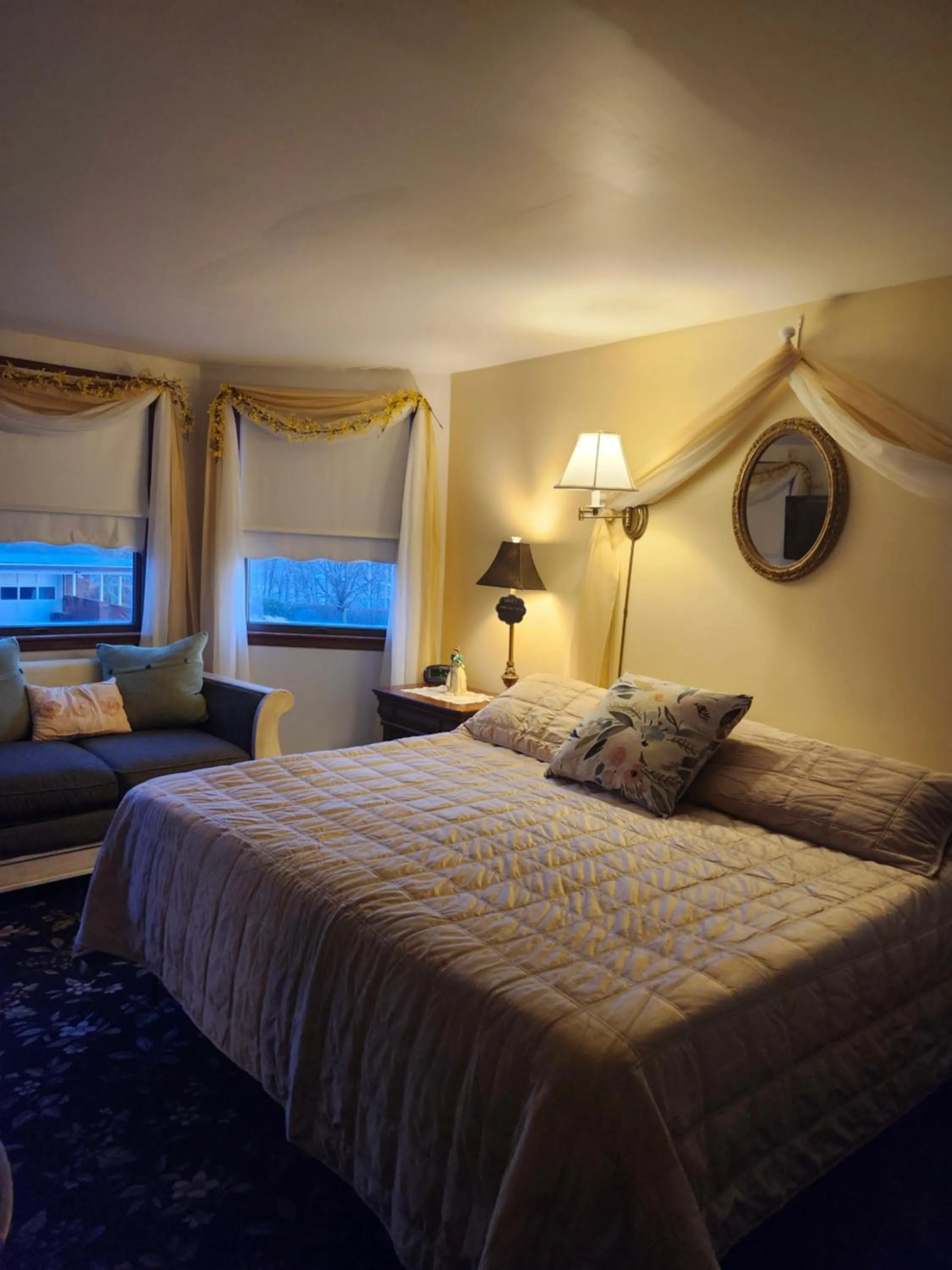 Bed in The White Birch Inn