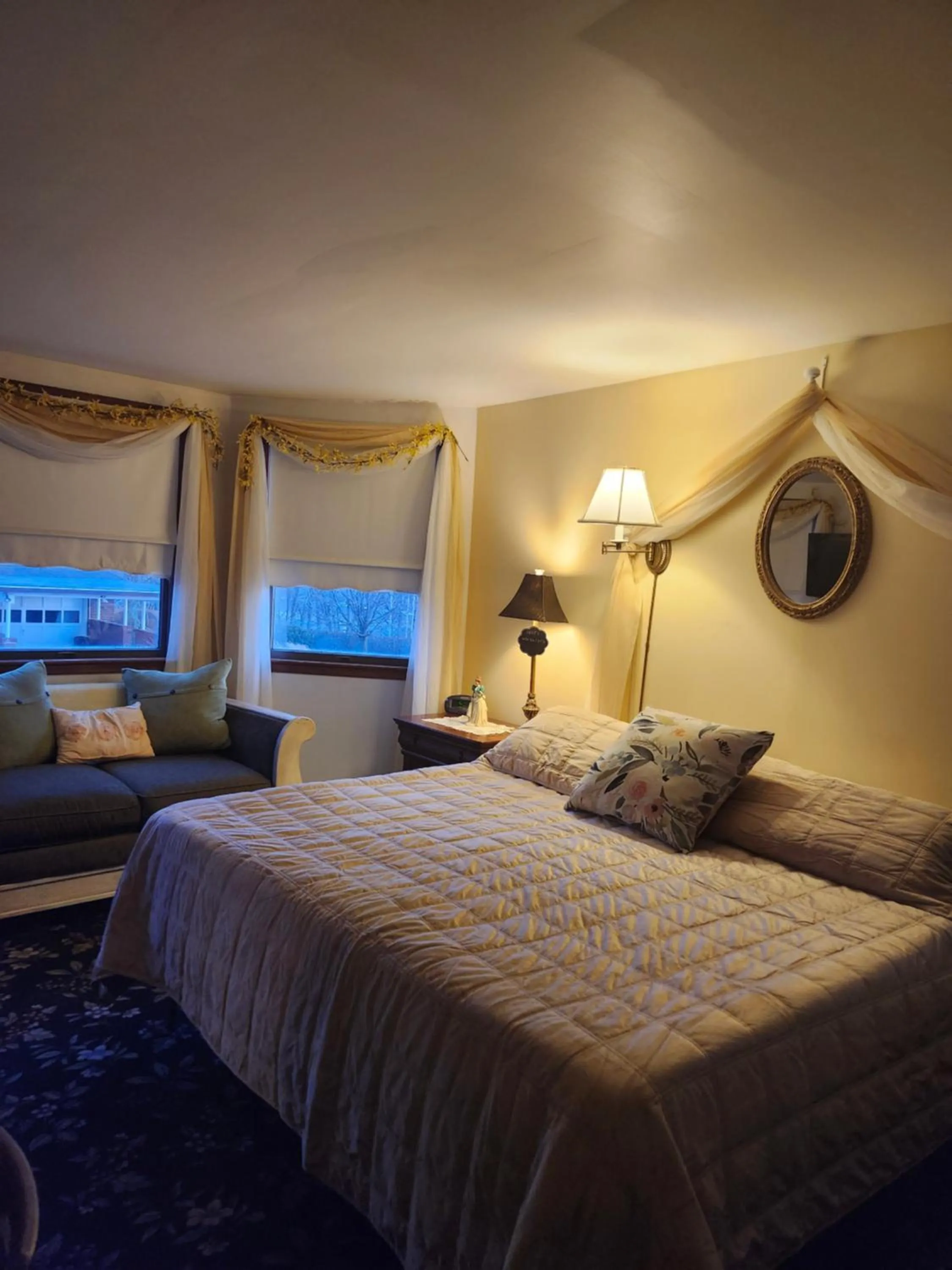 Bed in The White Birch Inn