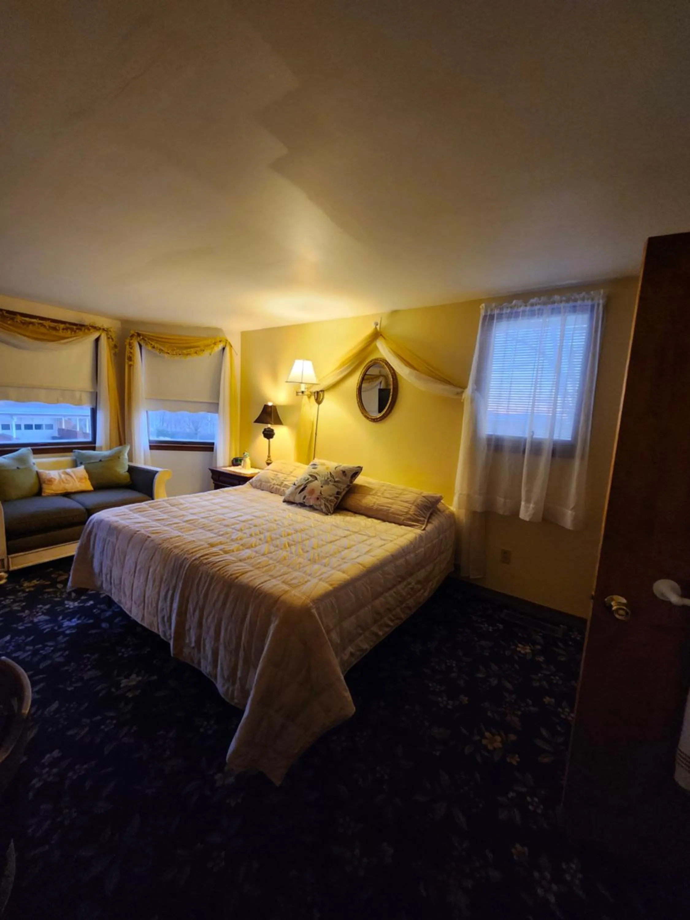 Bed in The White Birch Inn