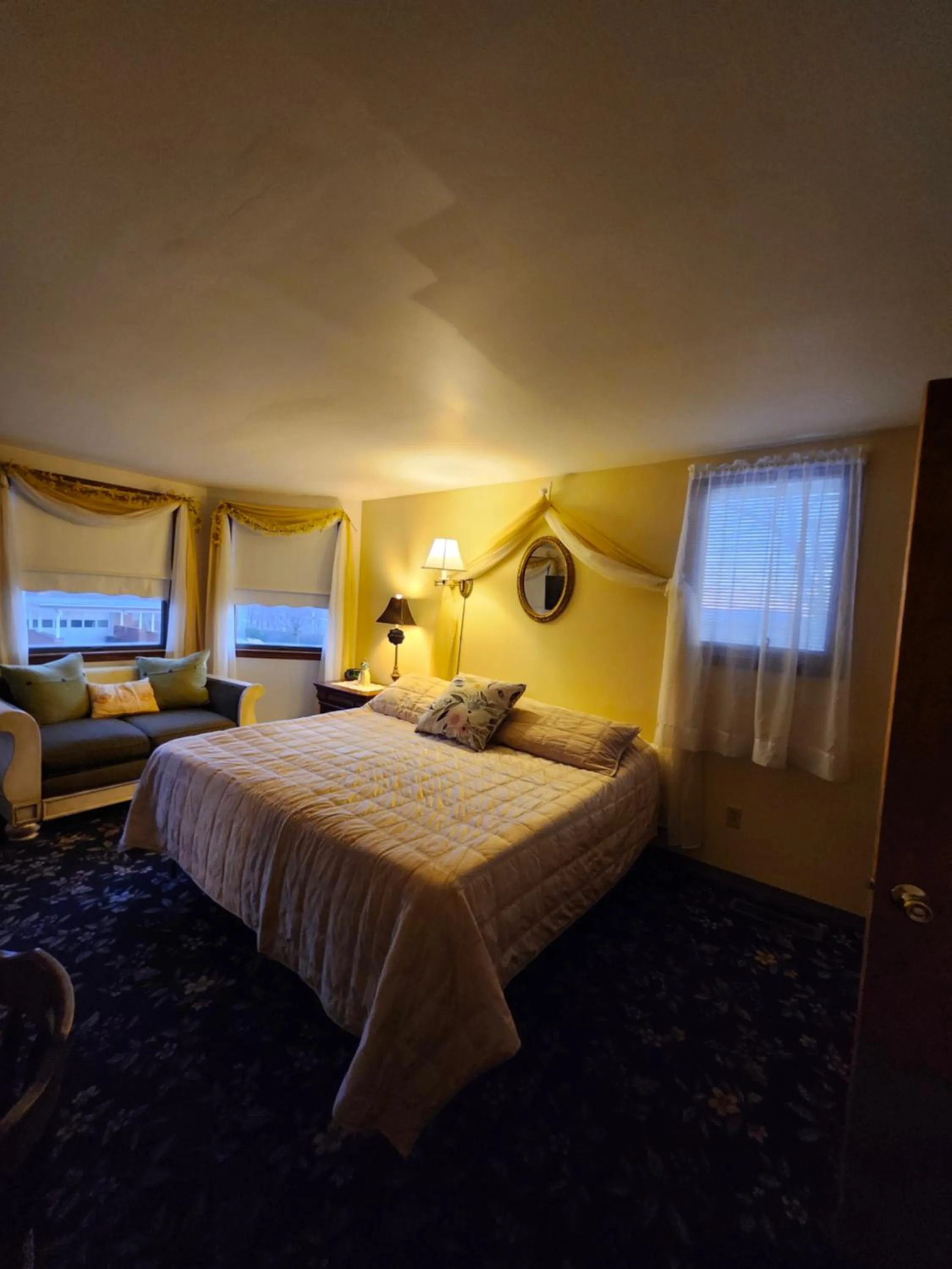 Bed in The White Birch Inn