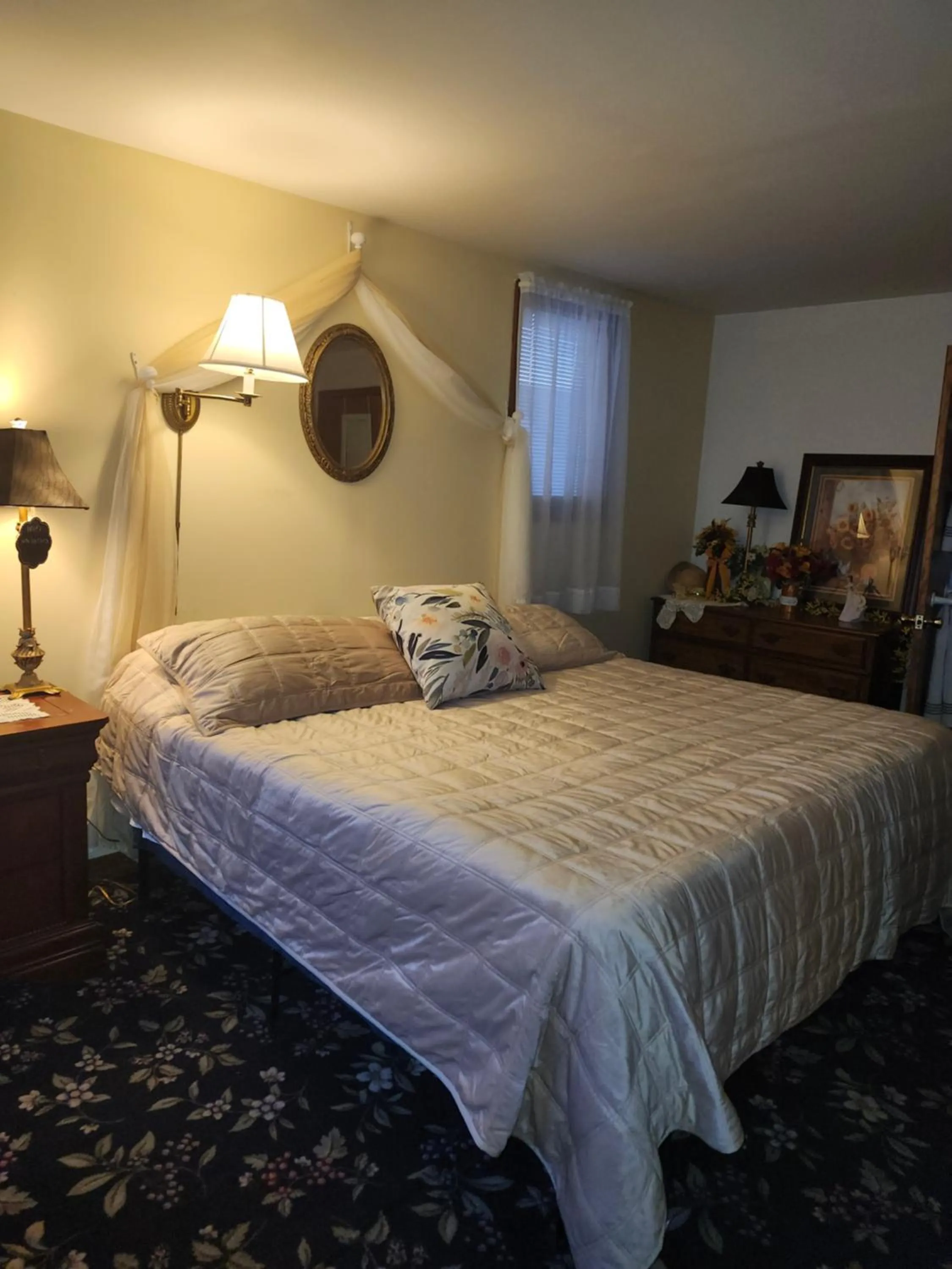 Bed in The White Birch Inn