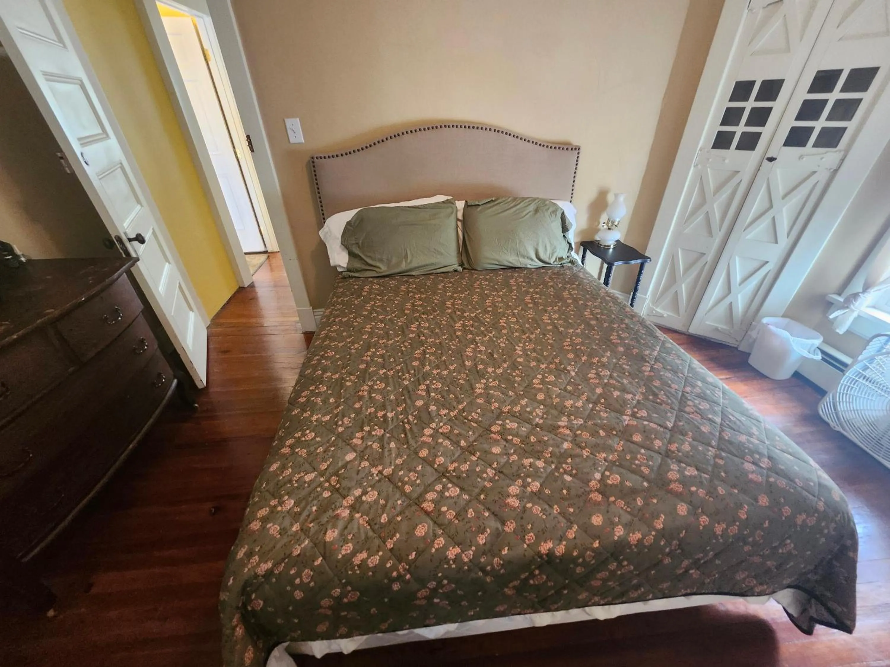 Bed in The White Birch Inn