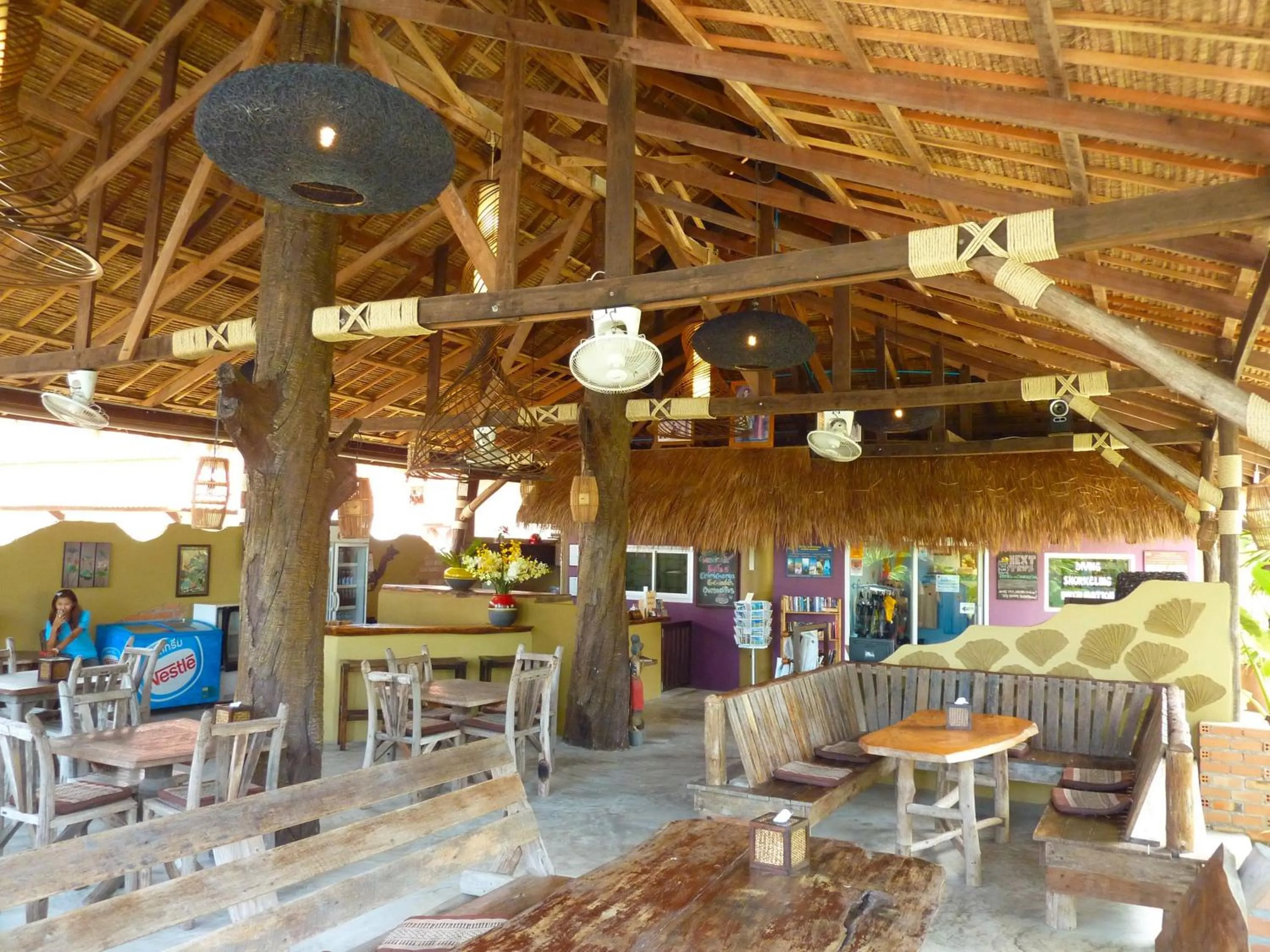 Restaurant/places to eat in Lanta Castaway Beach Resort