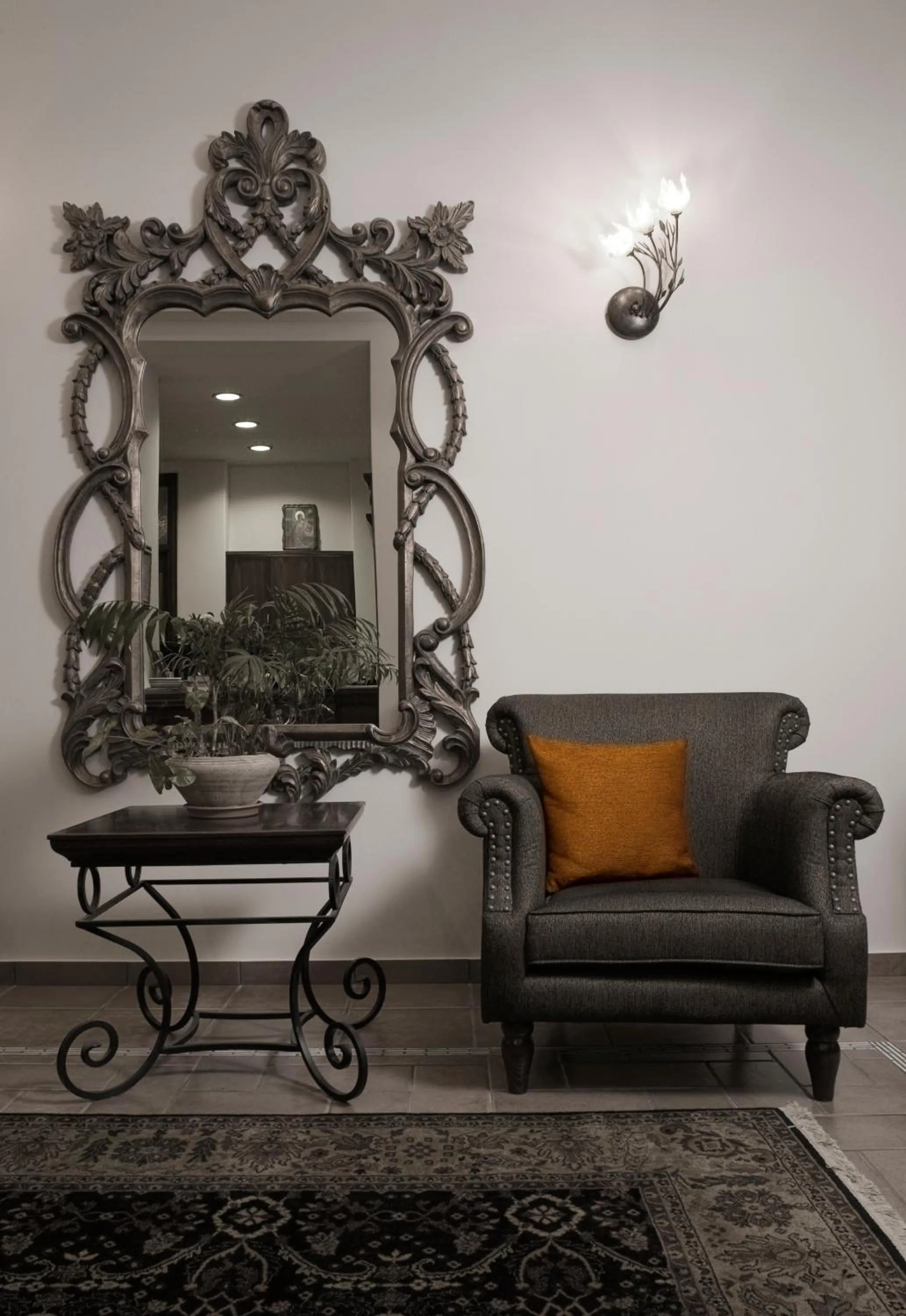 Decorative detail in Dellas Boutique Hotel