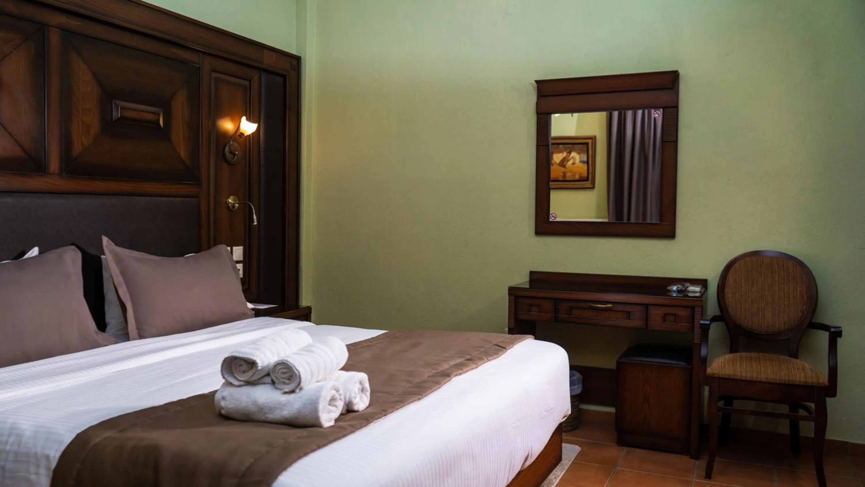 Bedroom, Bed in Dellas Boutique Hotel