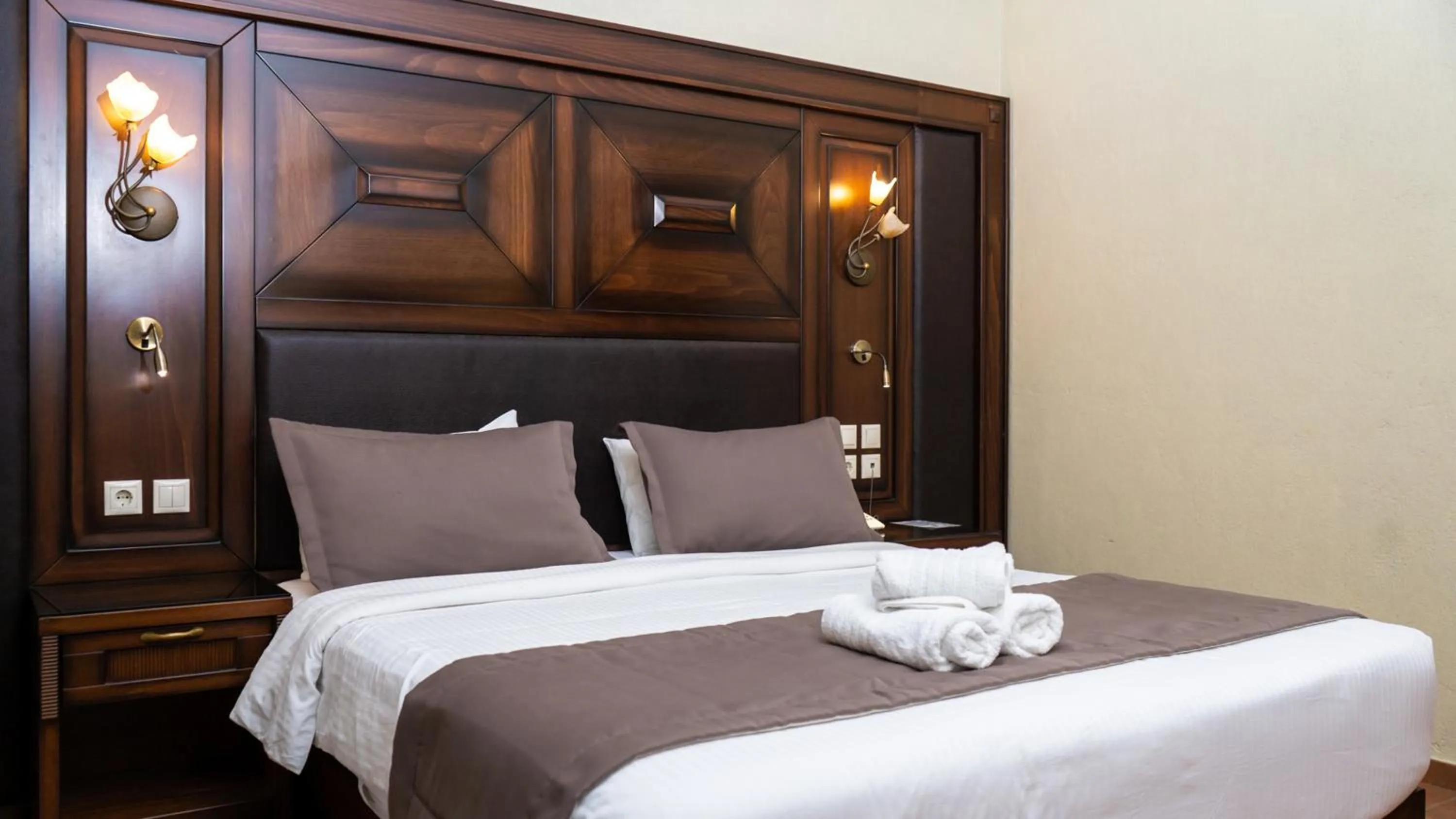 Bedroom, Bed in Dellas Boutique Hotel