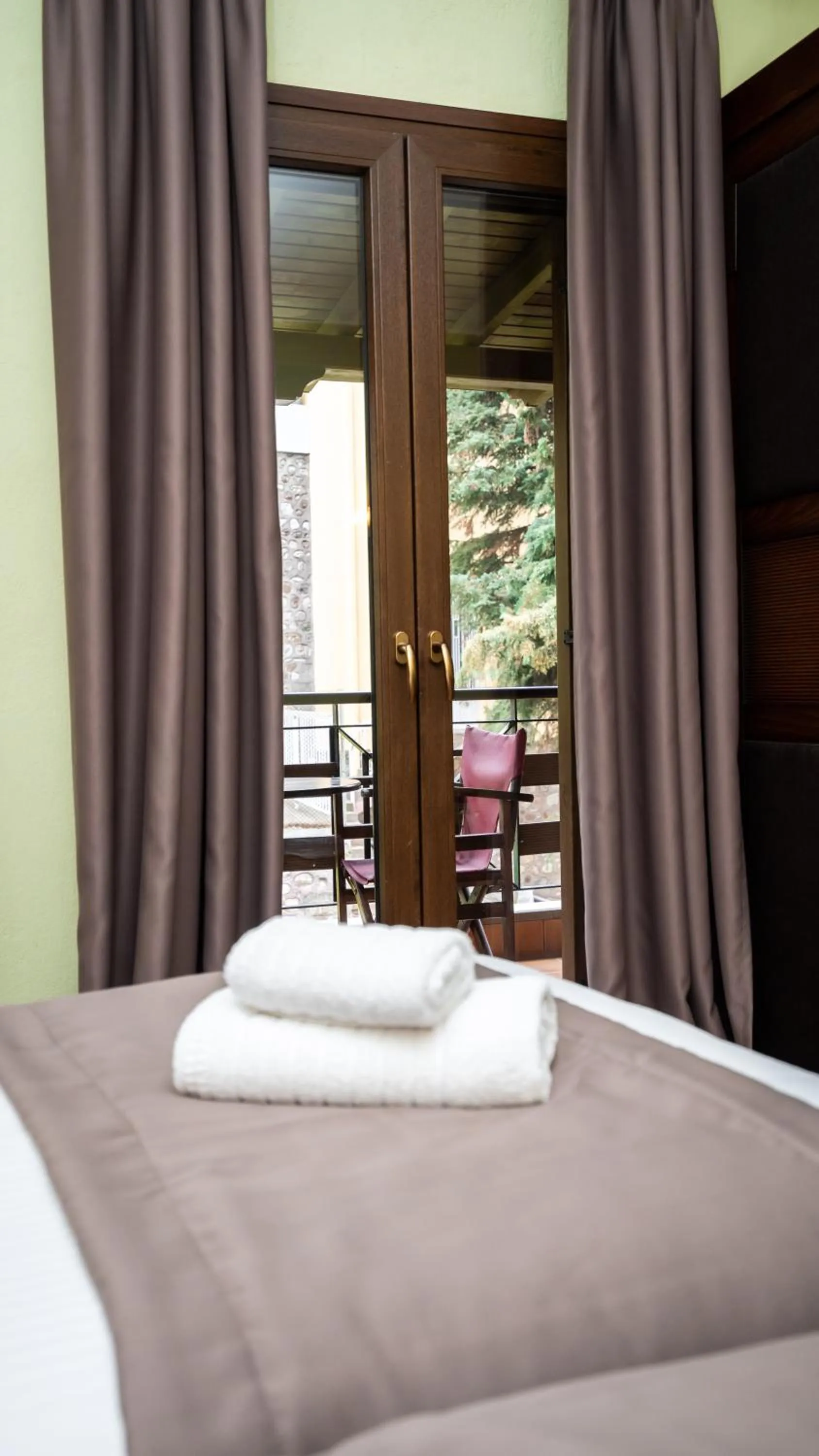 Bedroom, Bed in Dellas Boutique Hotel