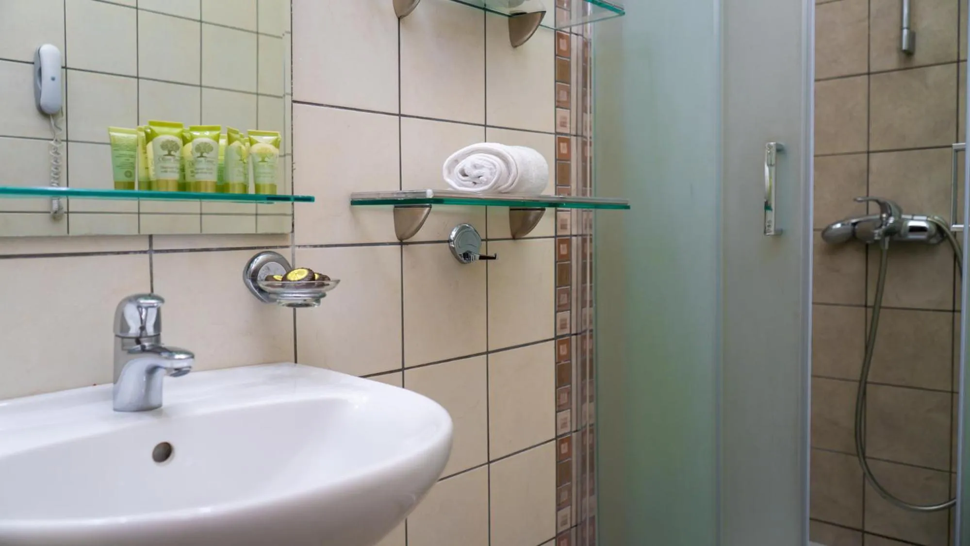 Bathroom in Dellas Boutique Hotel