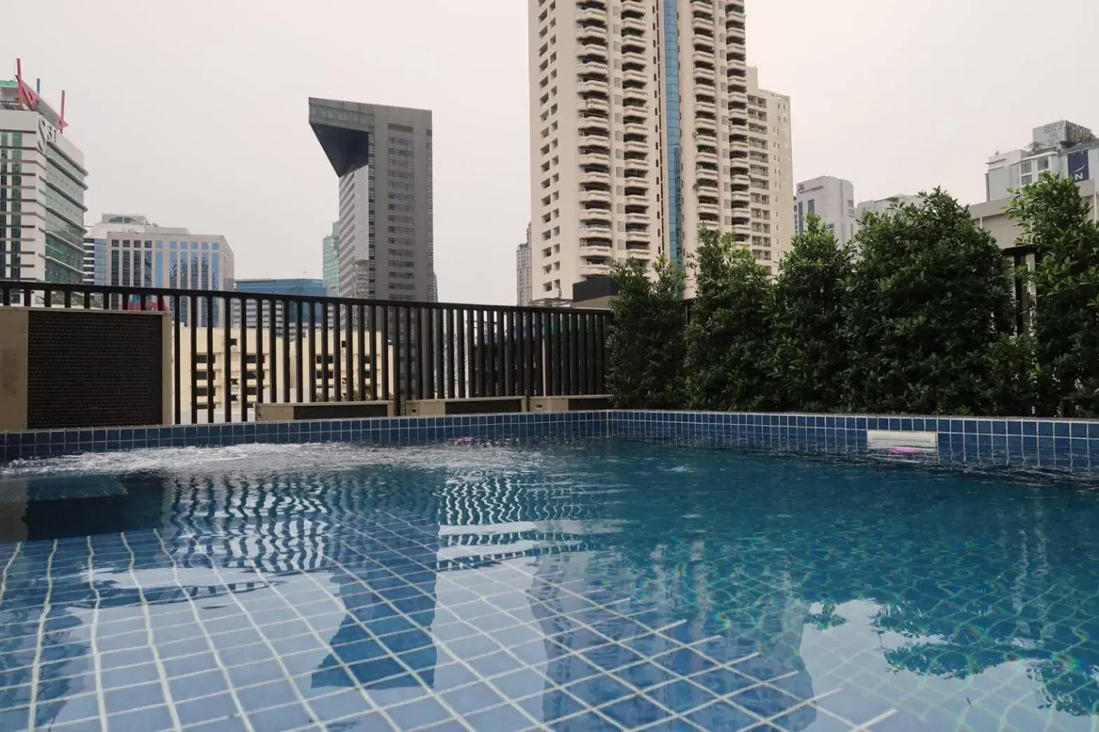 Swimming pool in Syama Suite Sukhumvit 20 Swimming pool in Syama Suite Sukhumvit 20