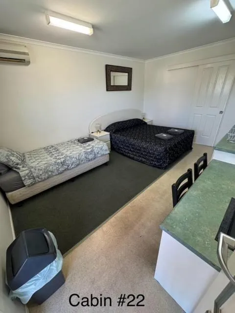 Photo of the whole room, Bed in Warrego Motel