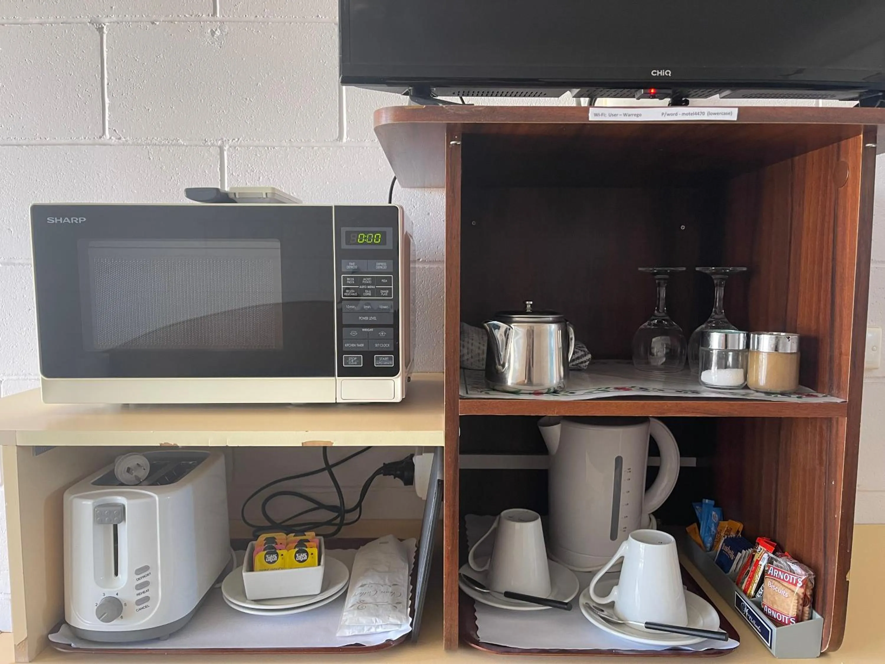 Coffee/tea facilities in Warrego Motel