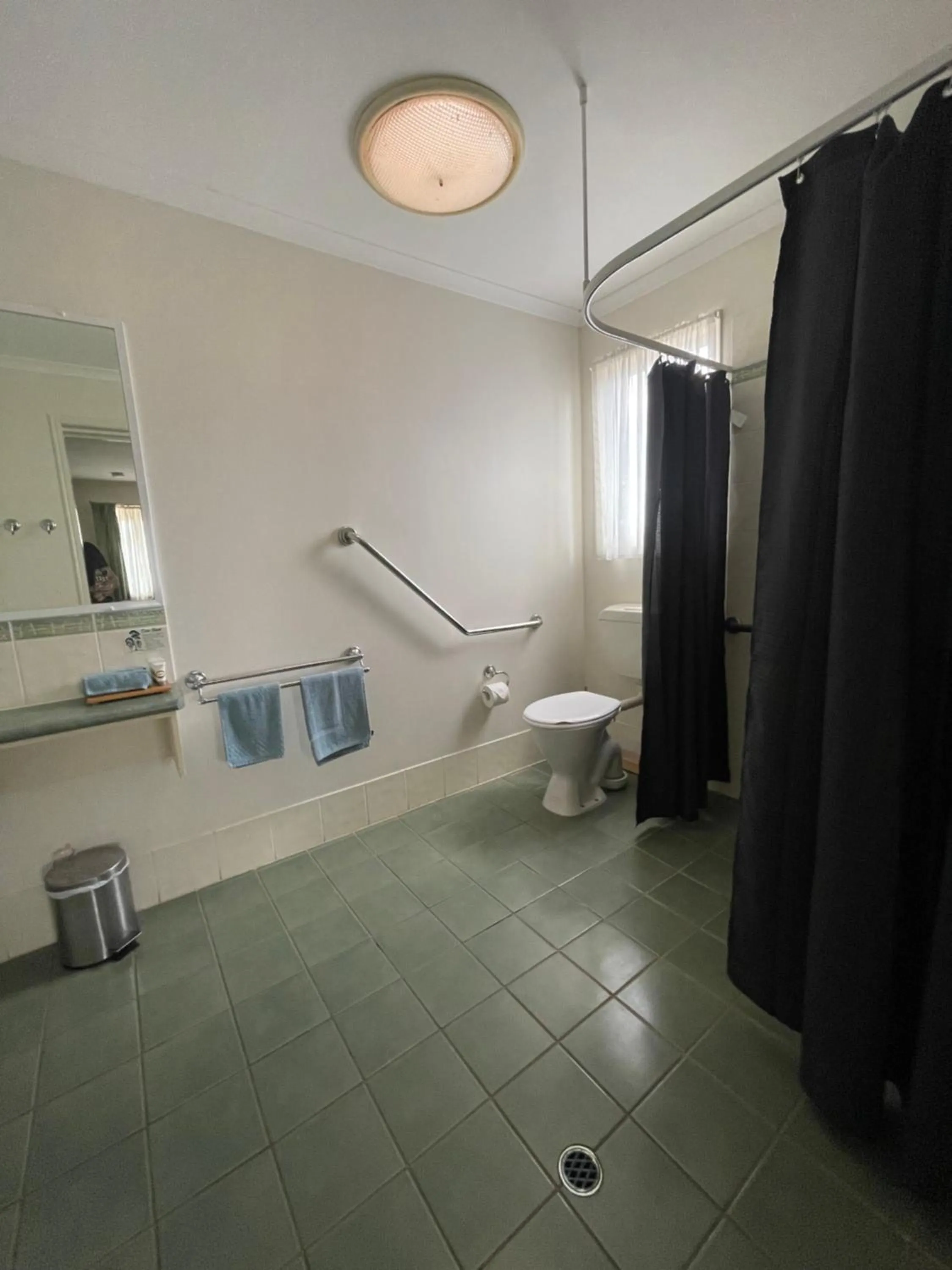 Shower in Warrego Motel