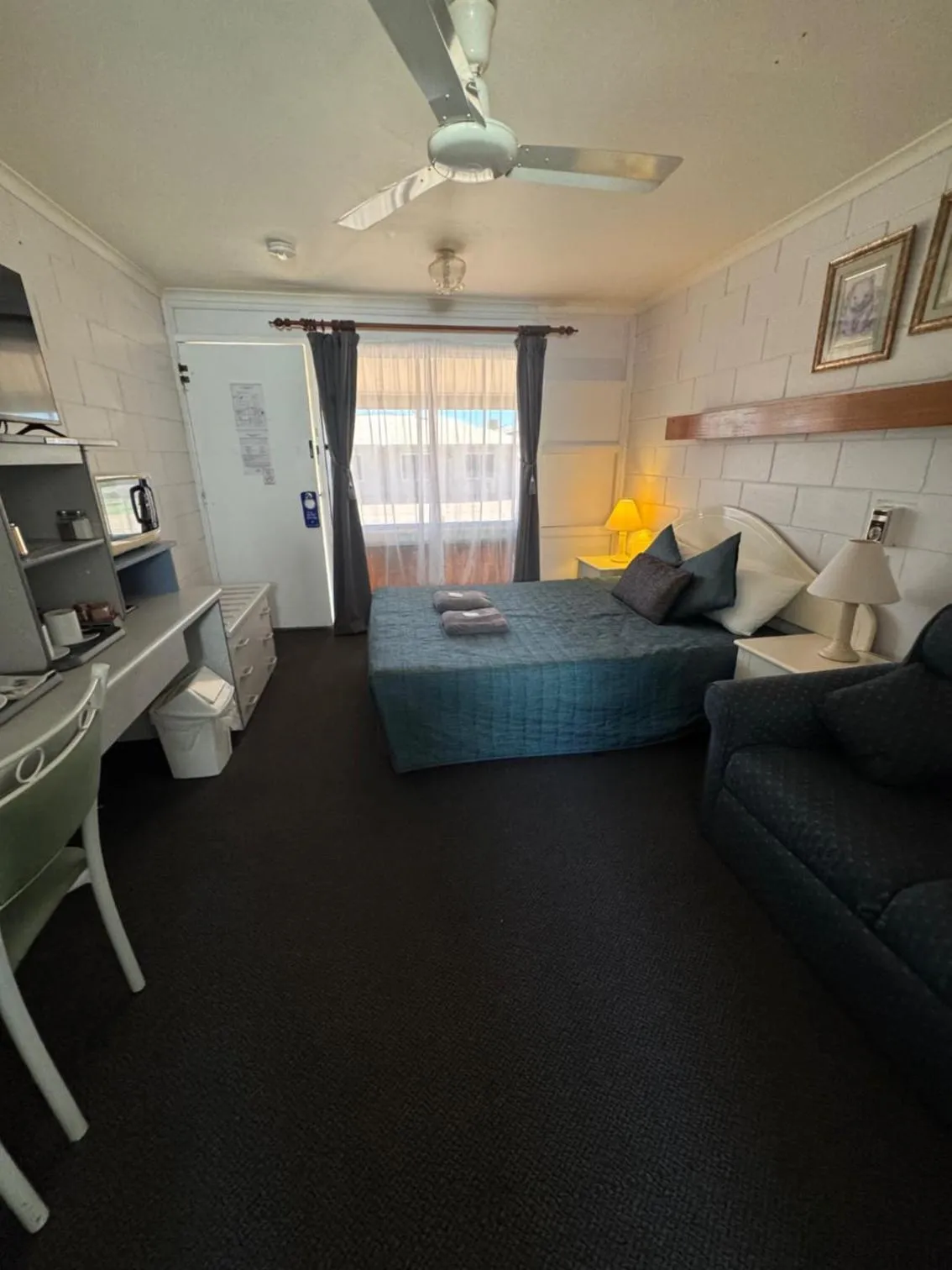 Photo of the whole room in Warrego Motel