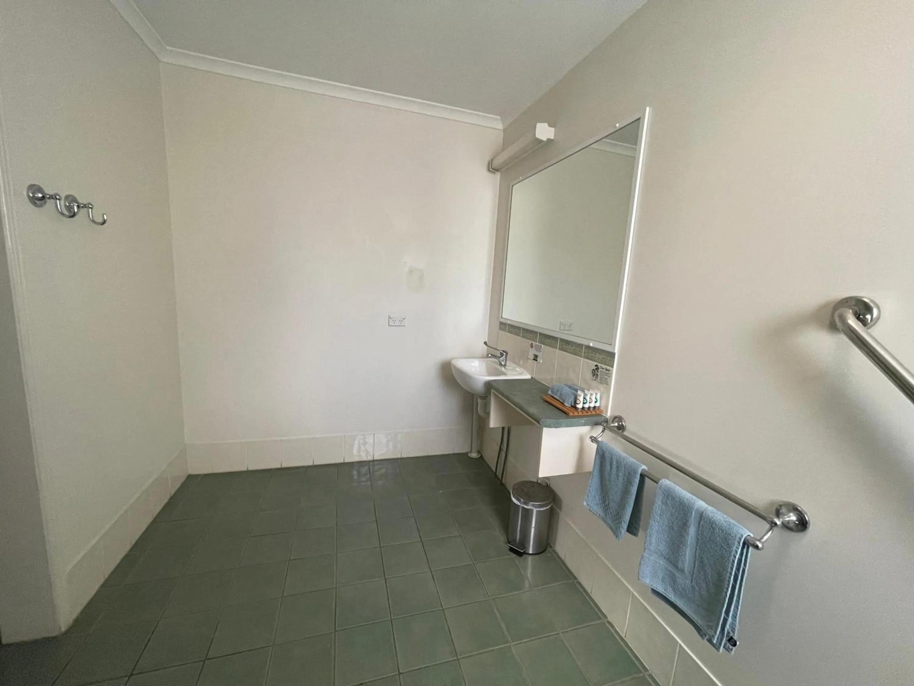 Bathroom in Warrego Motel