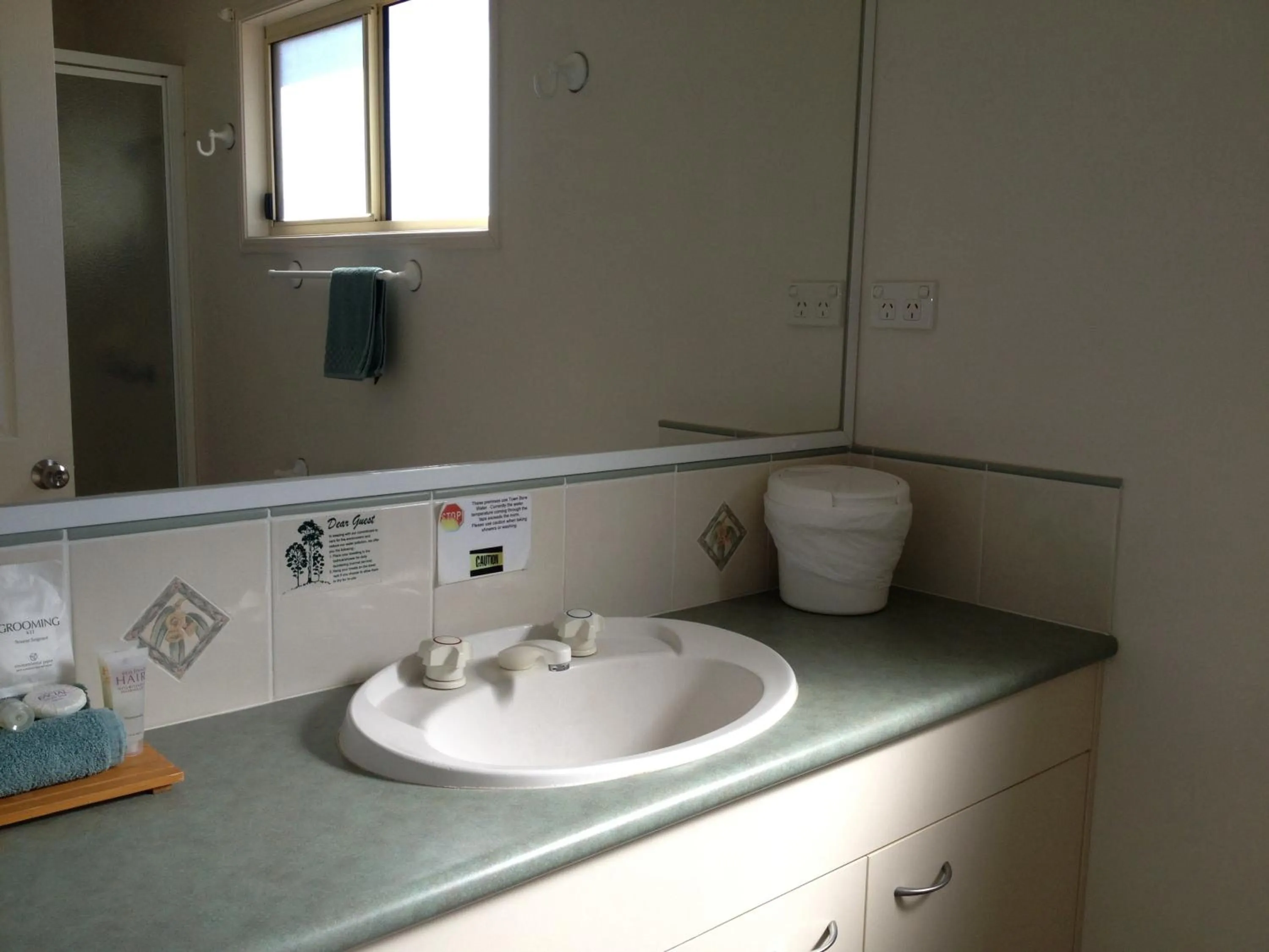 Bathroom in Warrego Motel