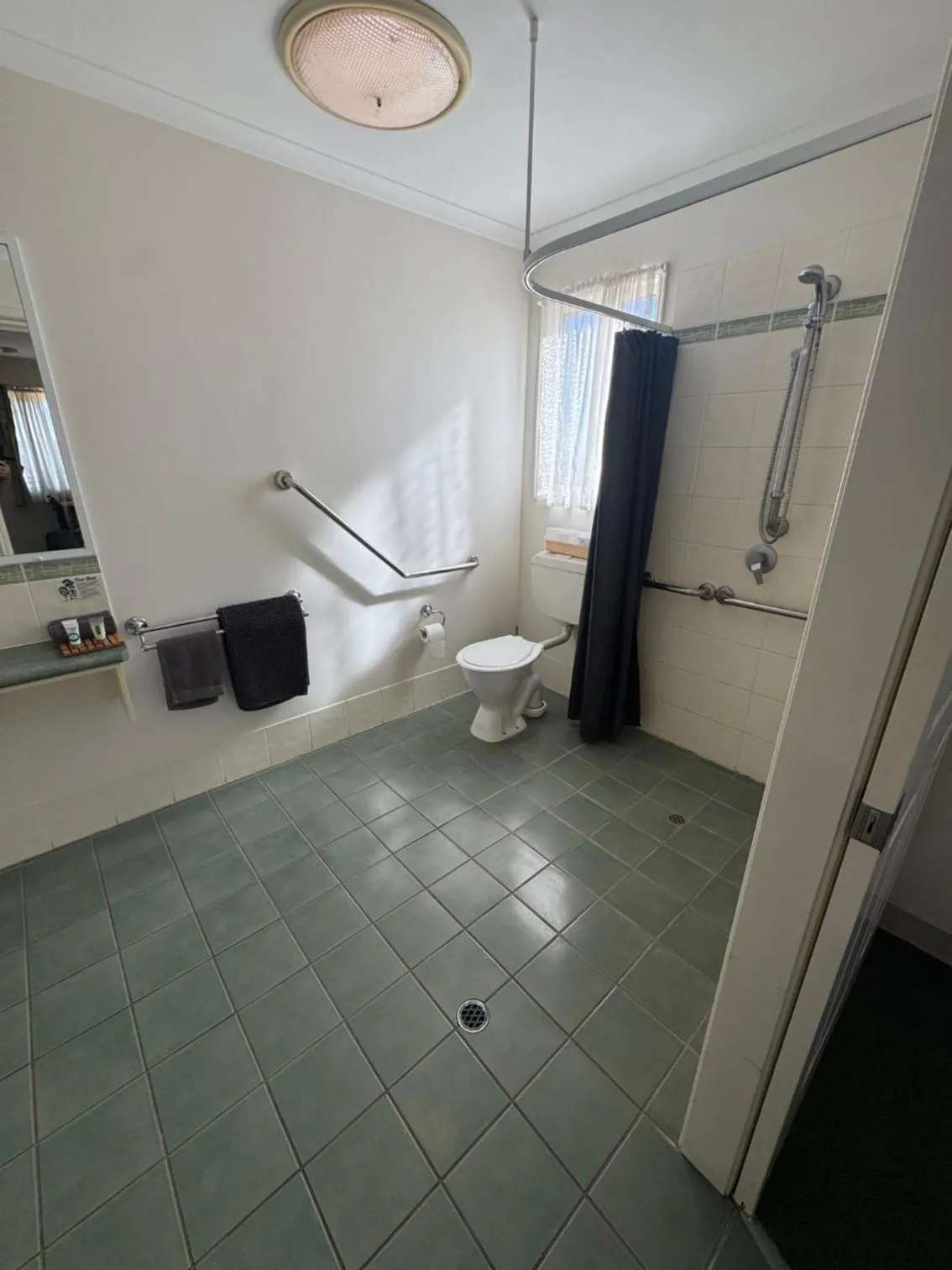 Bathroom in Warrego Motel