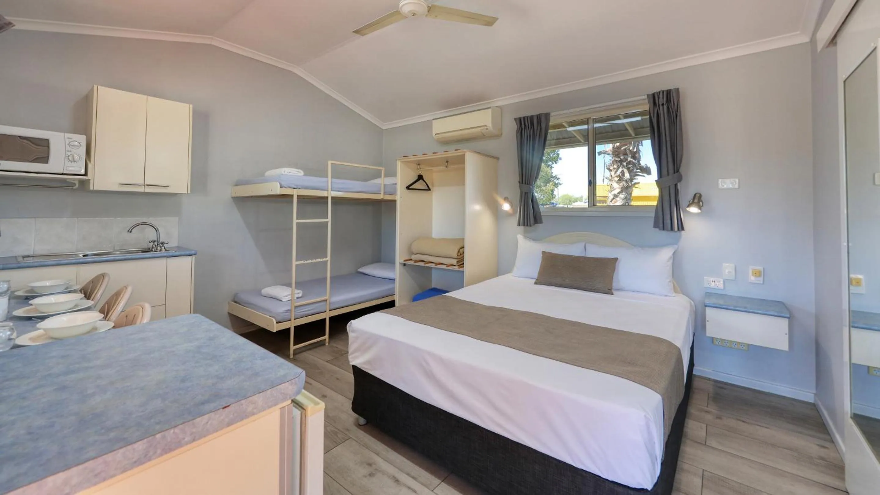 Photo of the whole room, Bed in 22 On Bowen