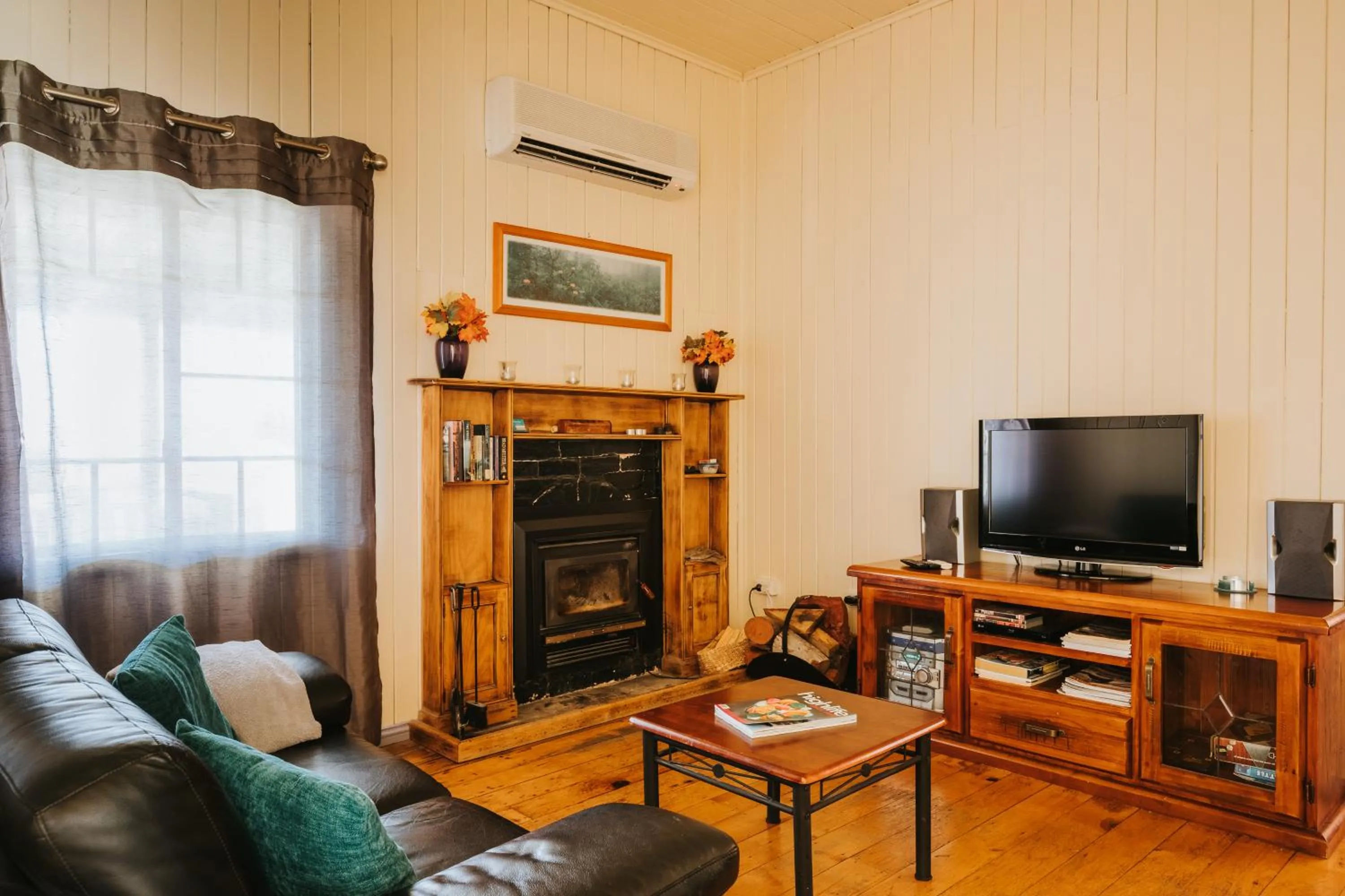 Lounge or bar in Apple Blossom Cottages