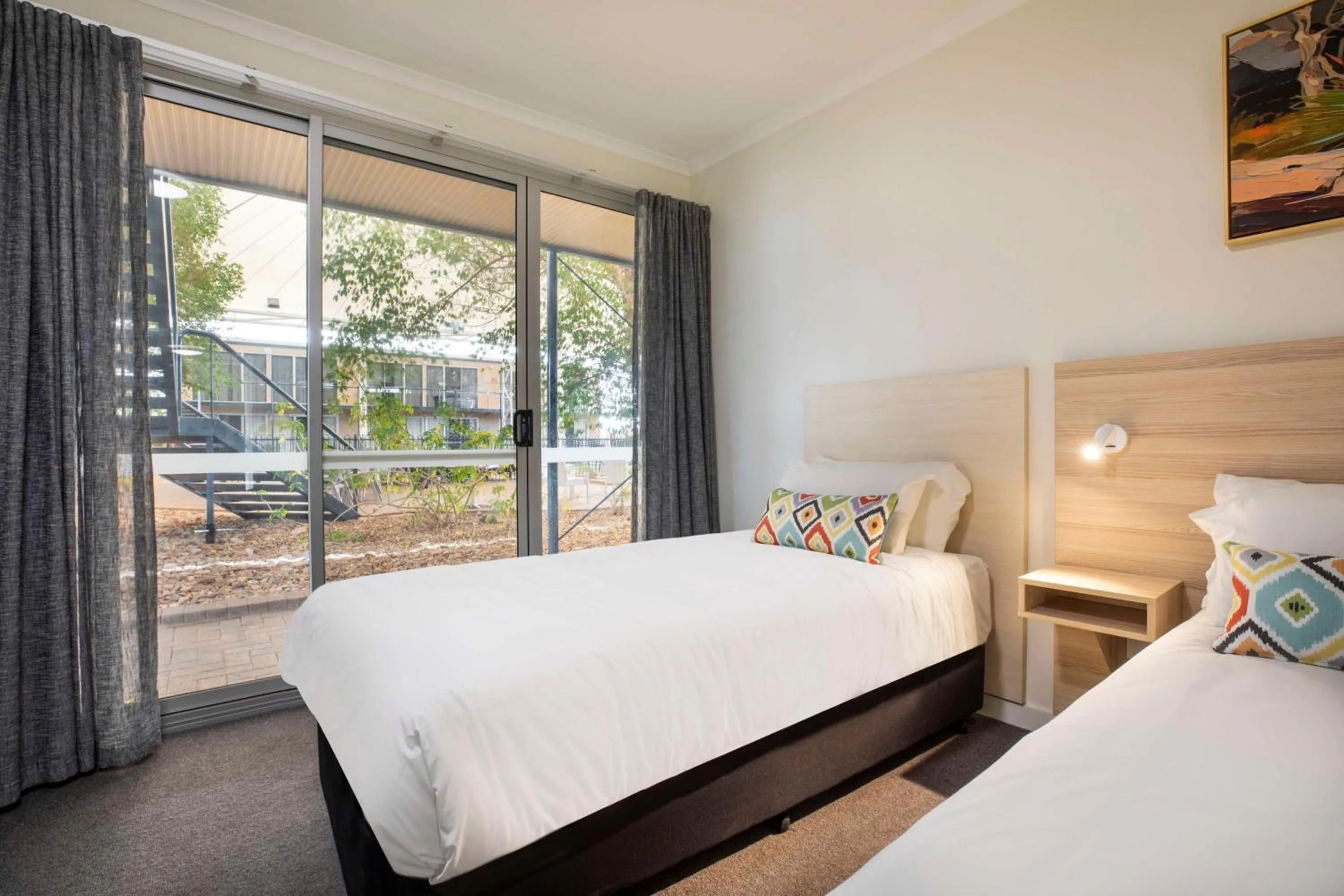 Bedroom, Bed in Roxby Downs Motor Inn