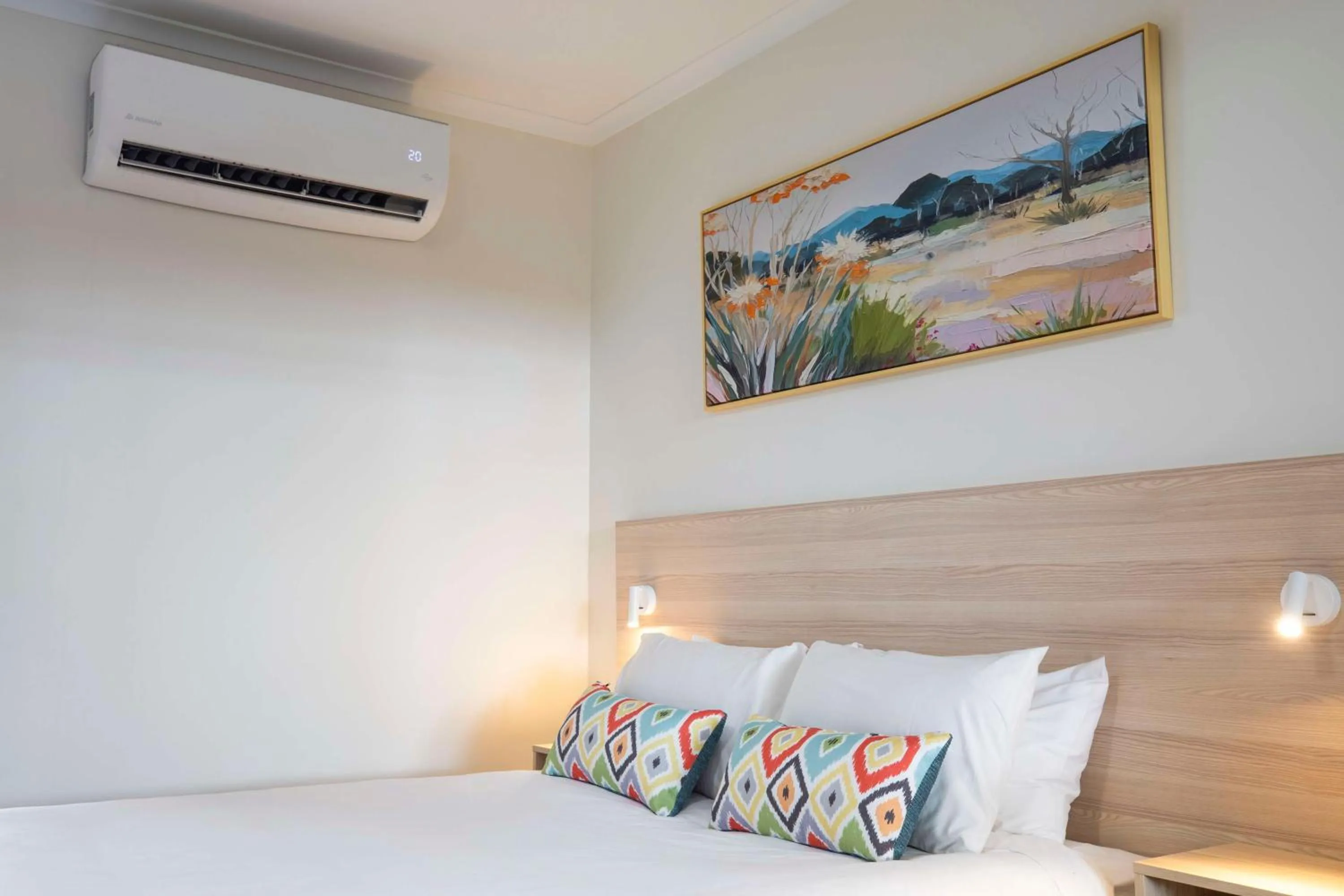 Bedroom, Bed in Roxby Downs Motor Inn