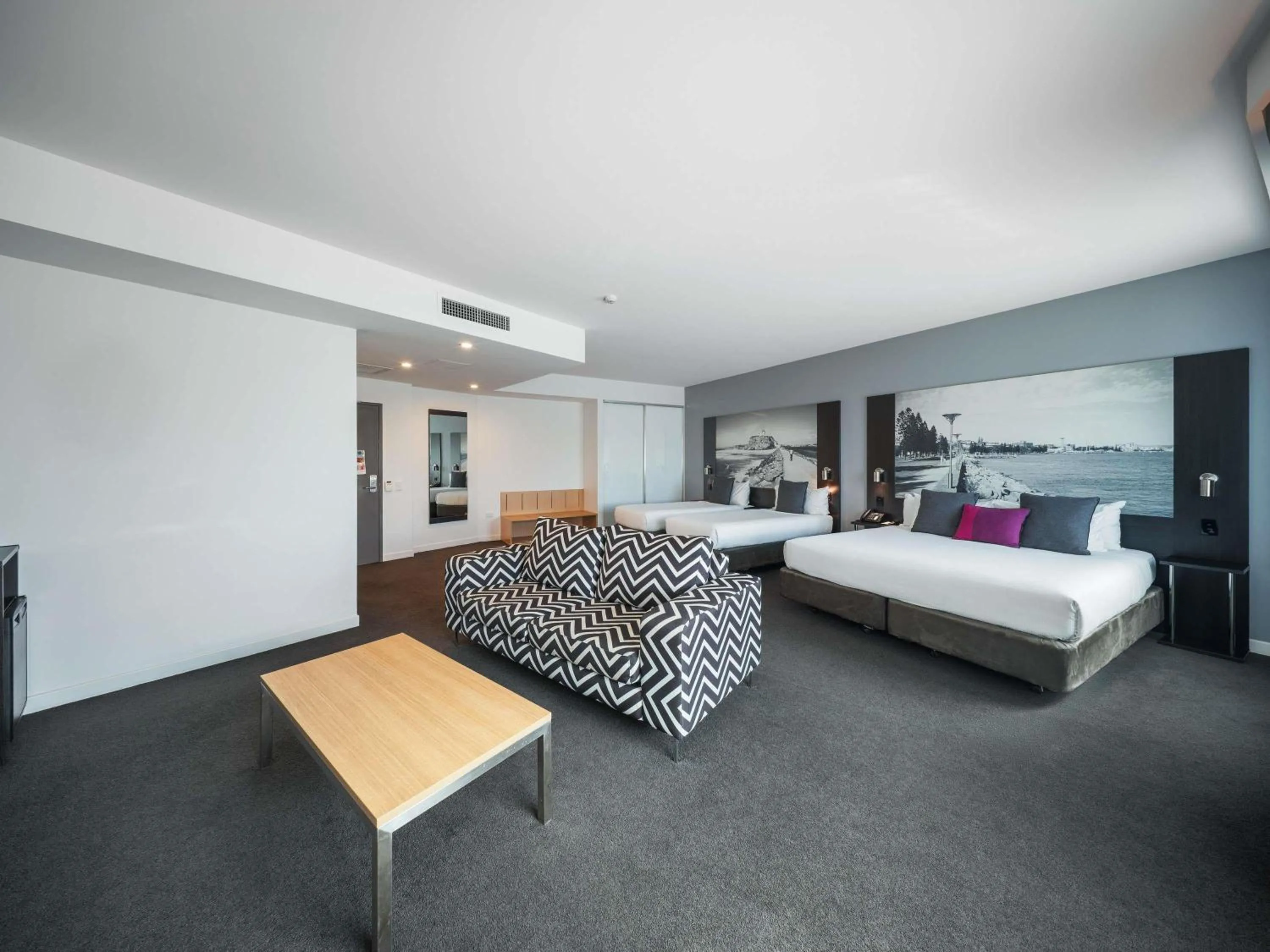 Bedroom, Bed in Mercure Newcastle Airport