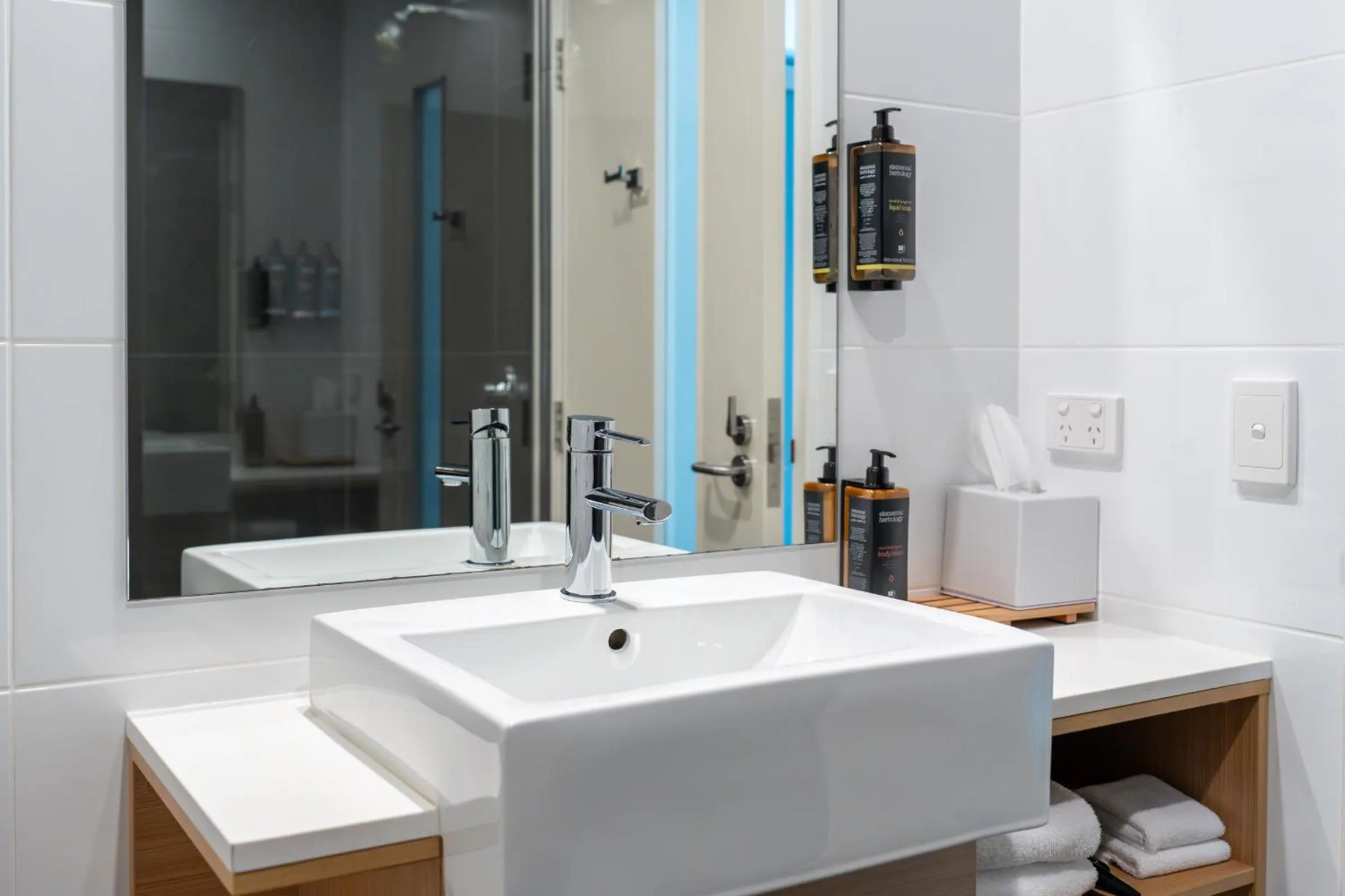 Bathroom in Mercure Newcastle Airport