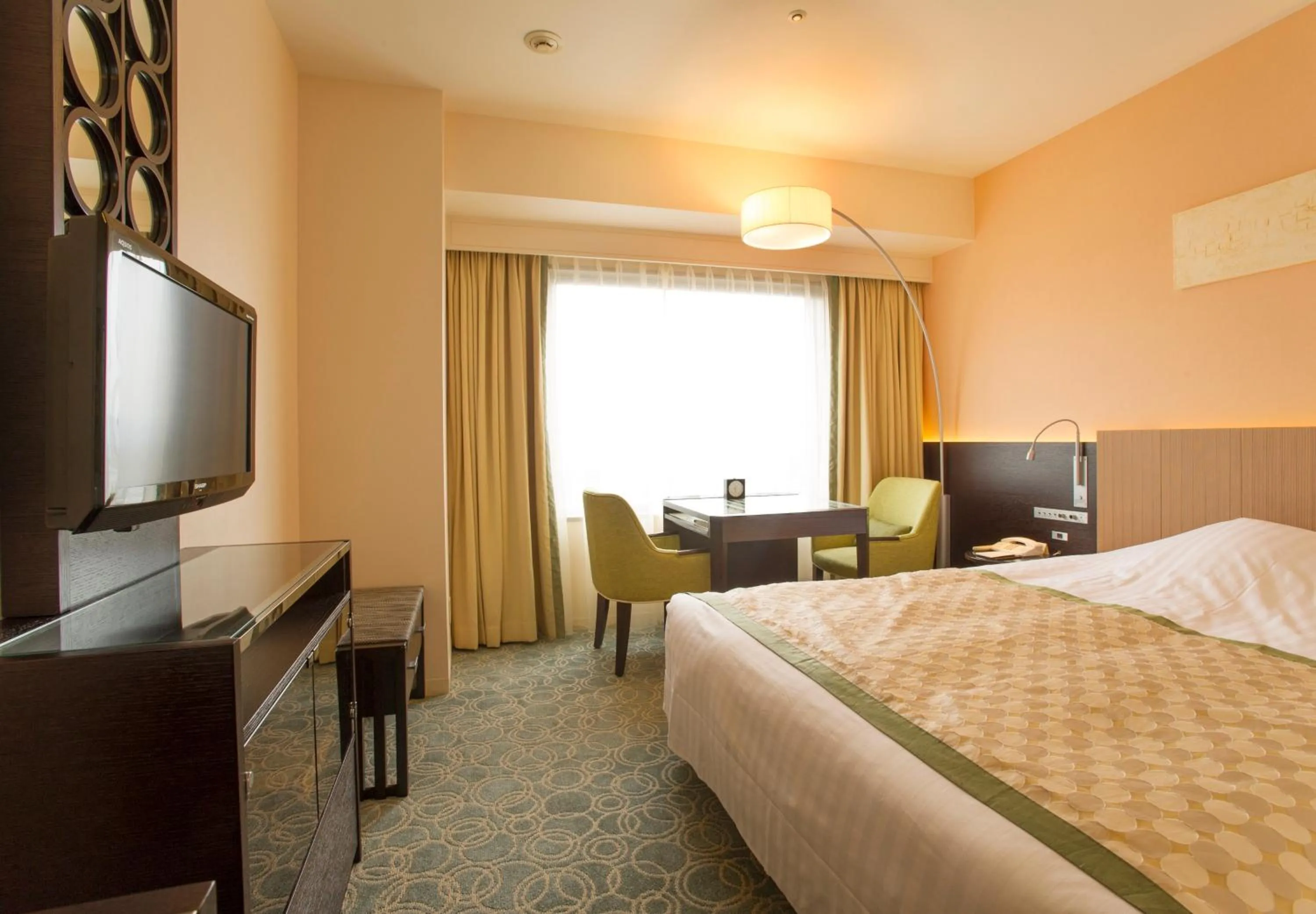 Bed in JR Hotel Clement Tokushima