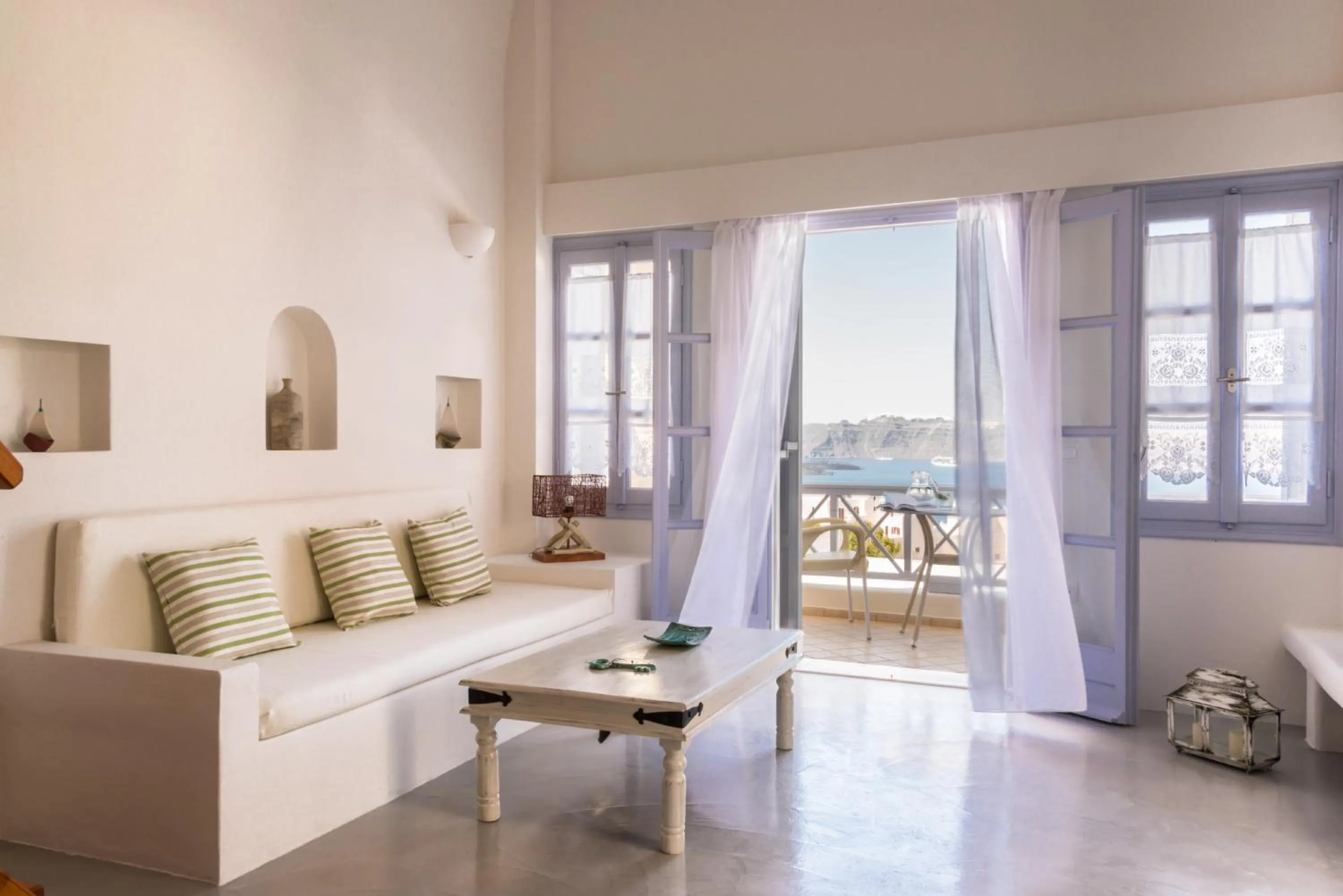 Split Level Executive Suite with Private Jacuzzi and Caldera View in Black Diamond Suites