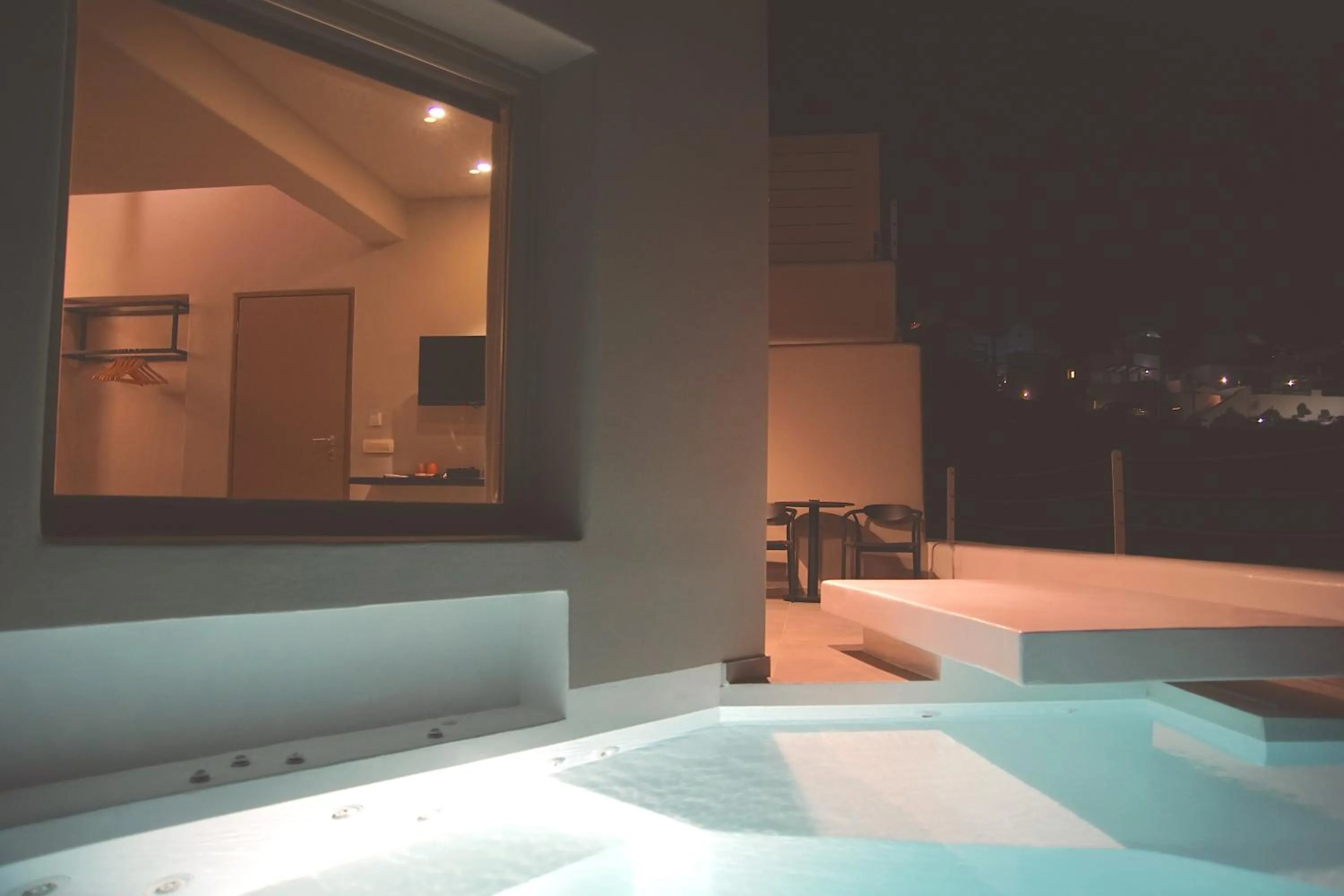 Property building, Bed in Black Diamond Suites