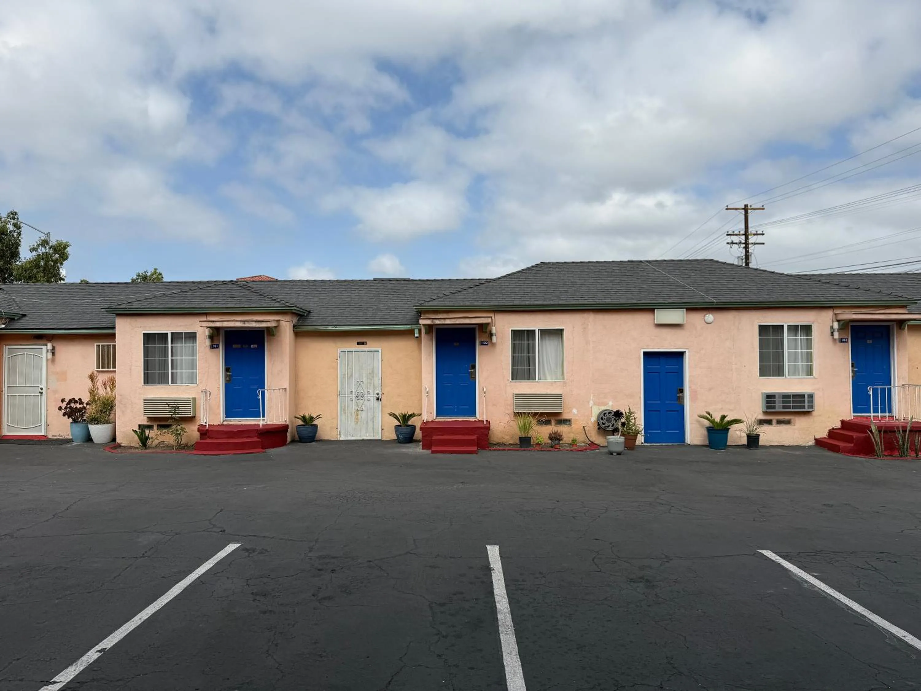 La PETITE ROUGE MOTEL