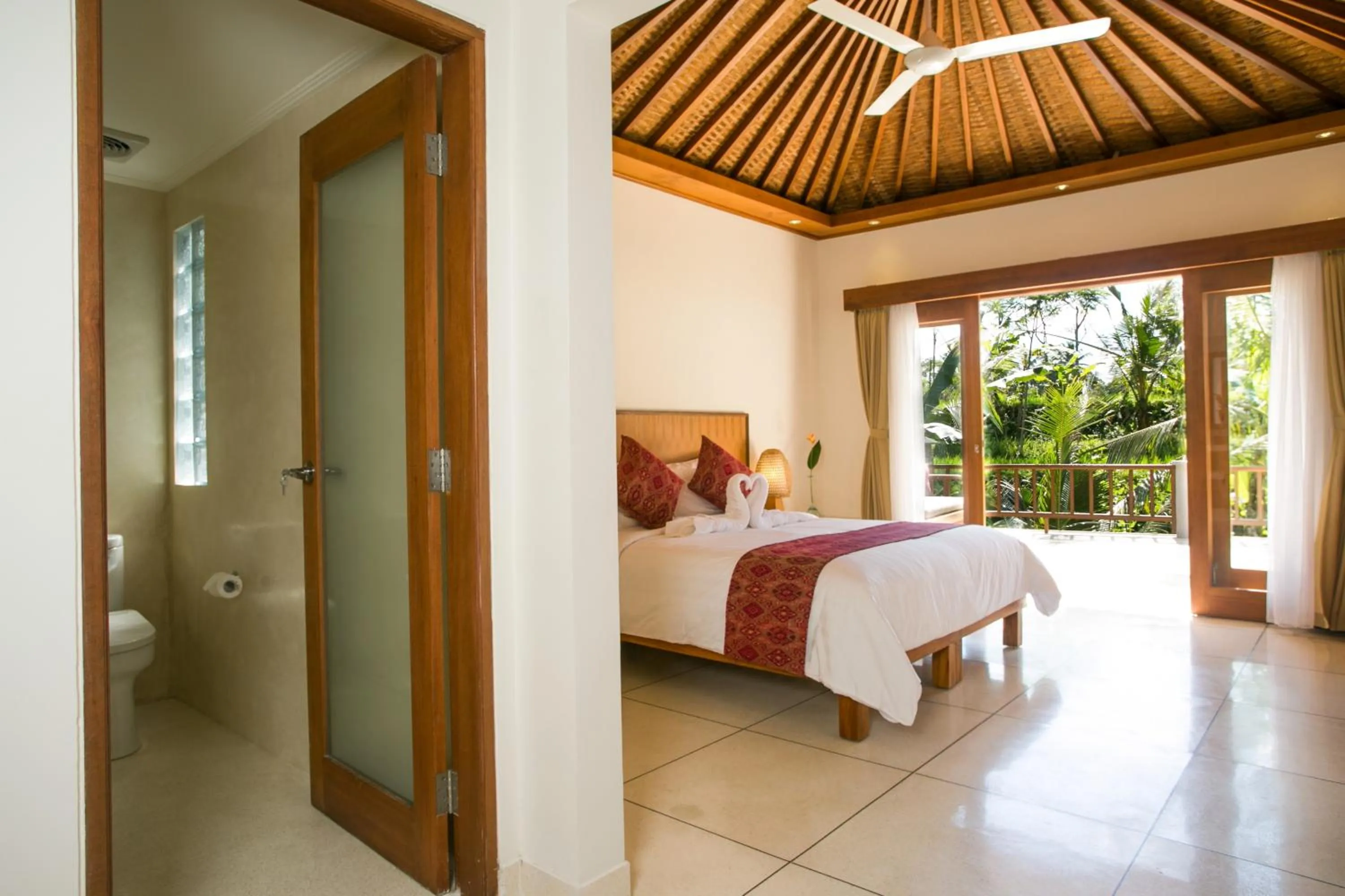Bathroom, Bed in Pesantian Villa and Warung