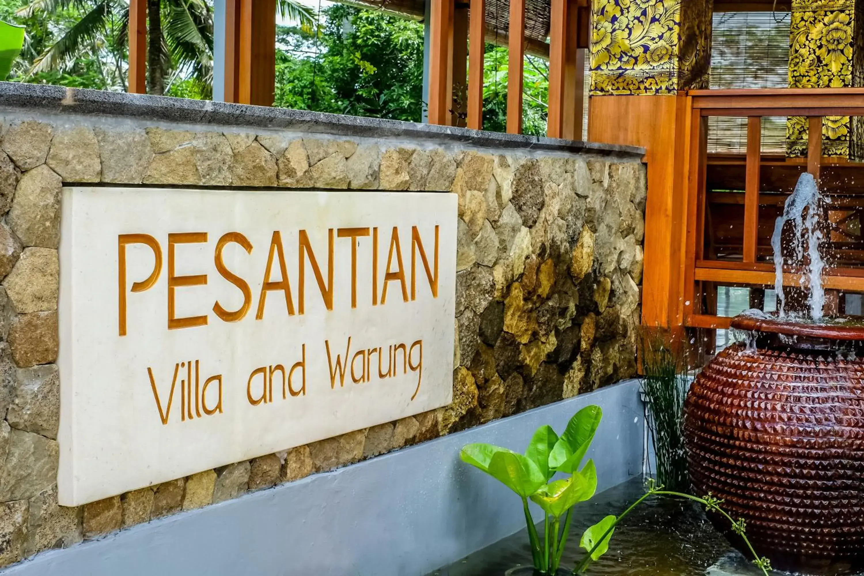 Facade/entrance in Pesantian Villa and Warung Facade/entrance in Pesantian Villa and Warung