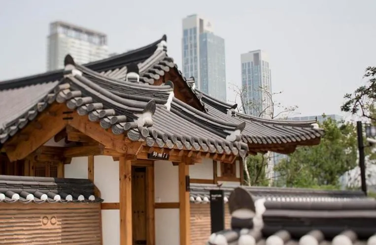 Property building in Gyeongwonjae By Walkerhill